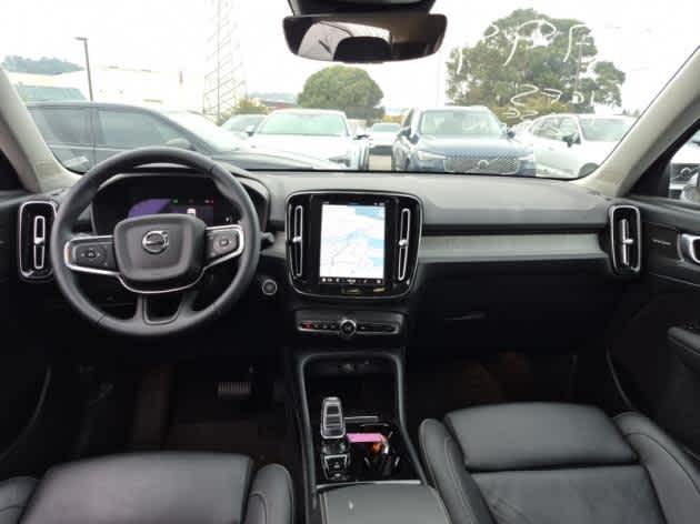 2023 Volvo XC40 Ultimate AWD photo 3