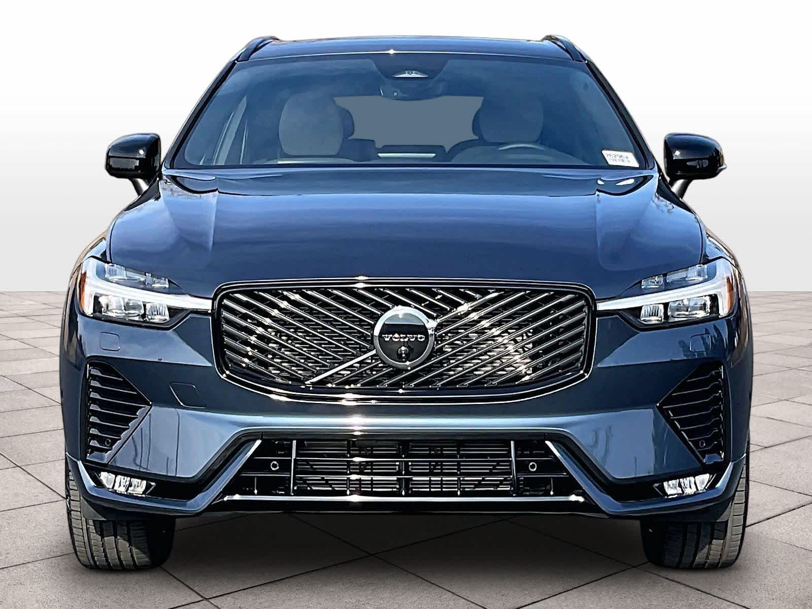 2026 Volvo XC60 B5 Plus photo 4