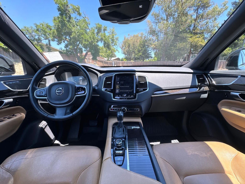 Used 2017 Volvo XC90 Momentum T6 AWD 7-Passenger