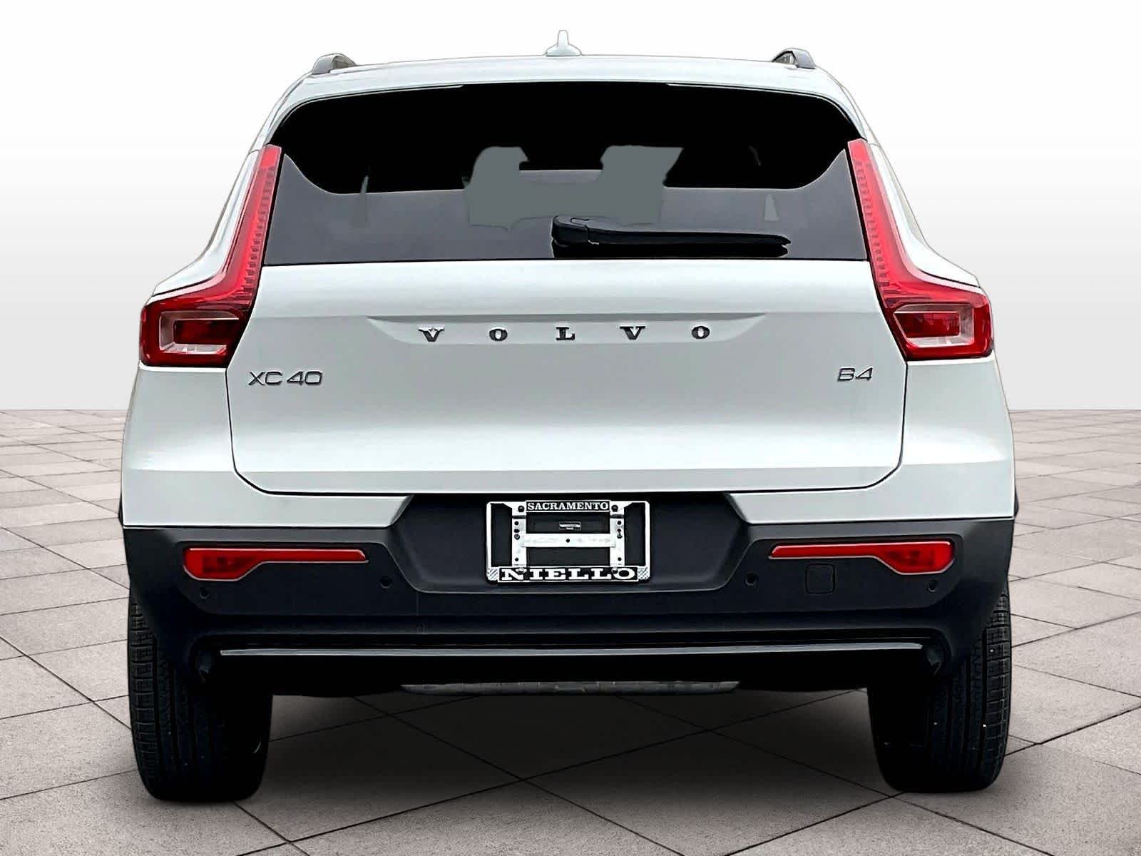 2026 Volvo XC40 B4 Plus photo 5