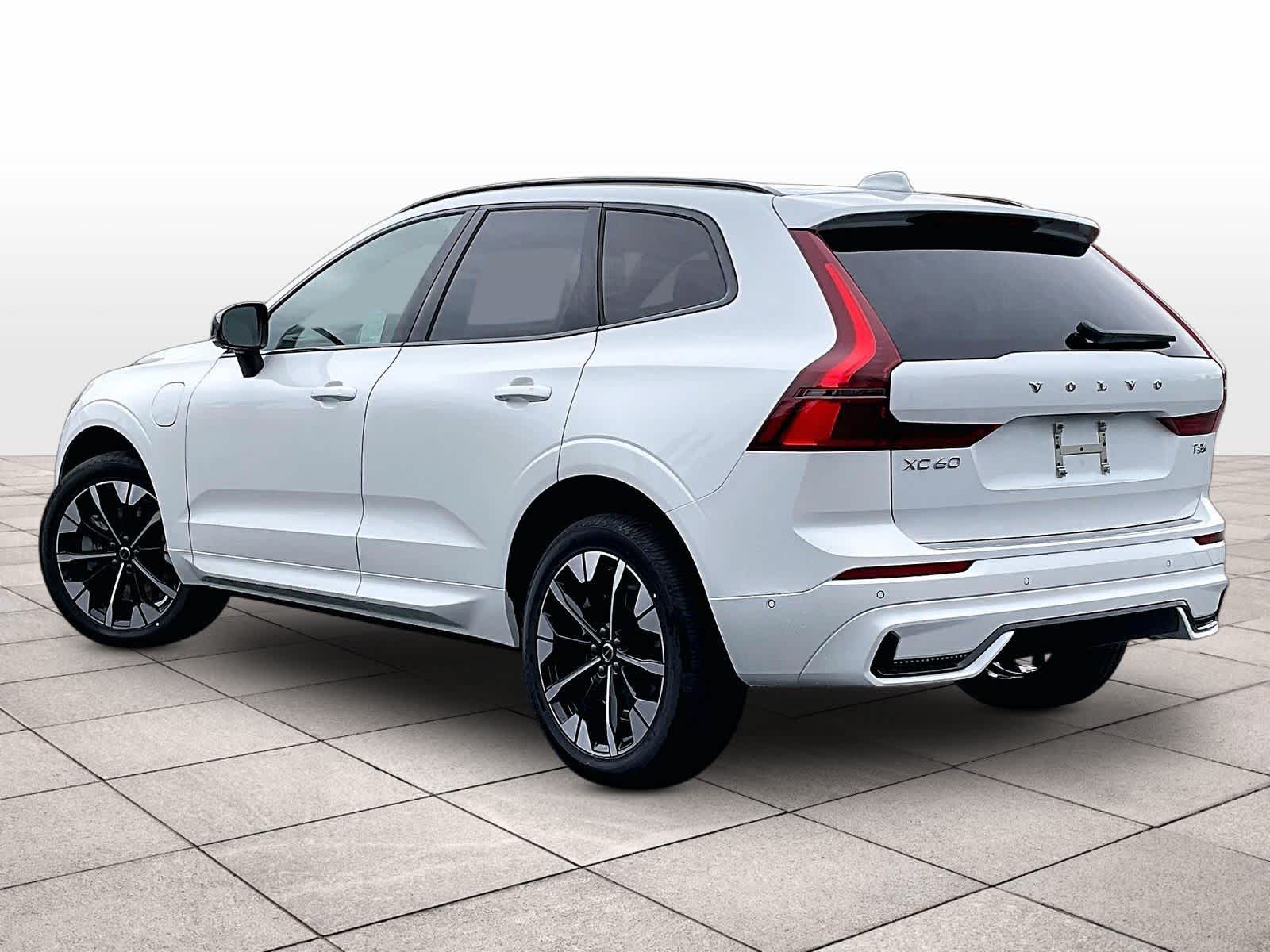 2026 Volvo XC60 plug-in hybrid T8 Plus photo 2