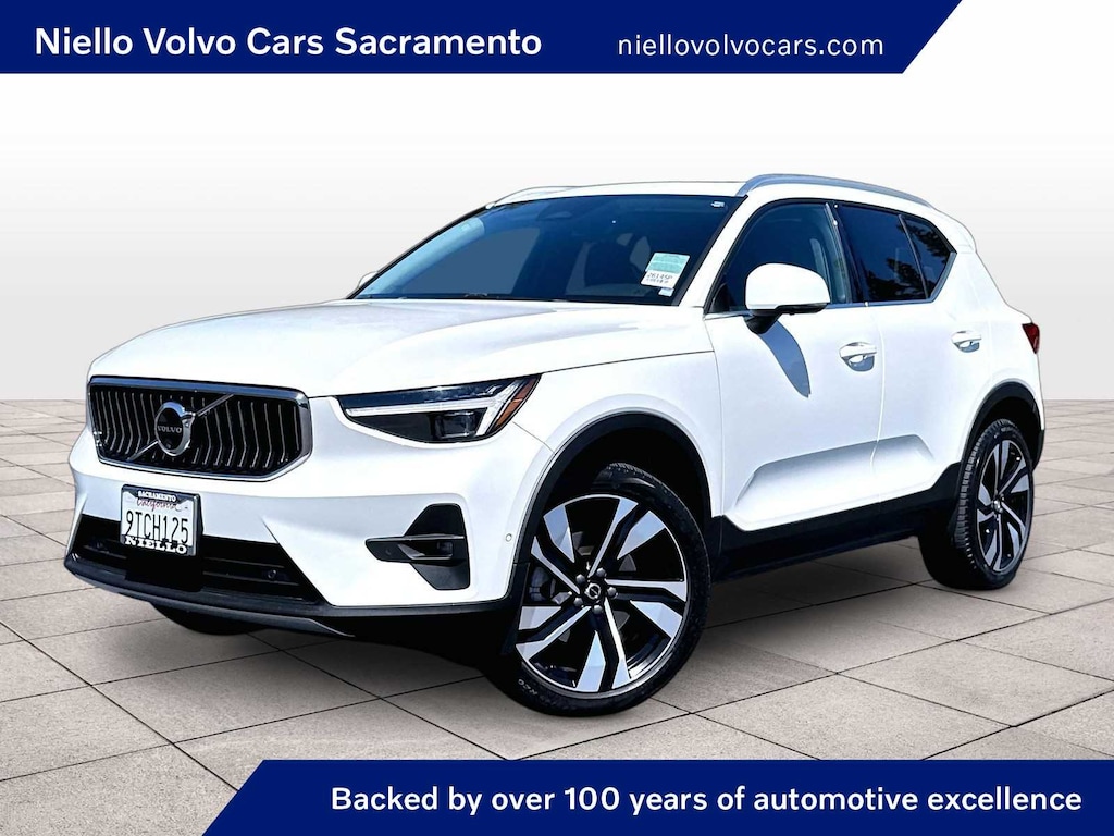 Certified 2025 Volvo XC40 Ultra Bright Theme B5 AWD
