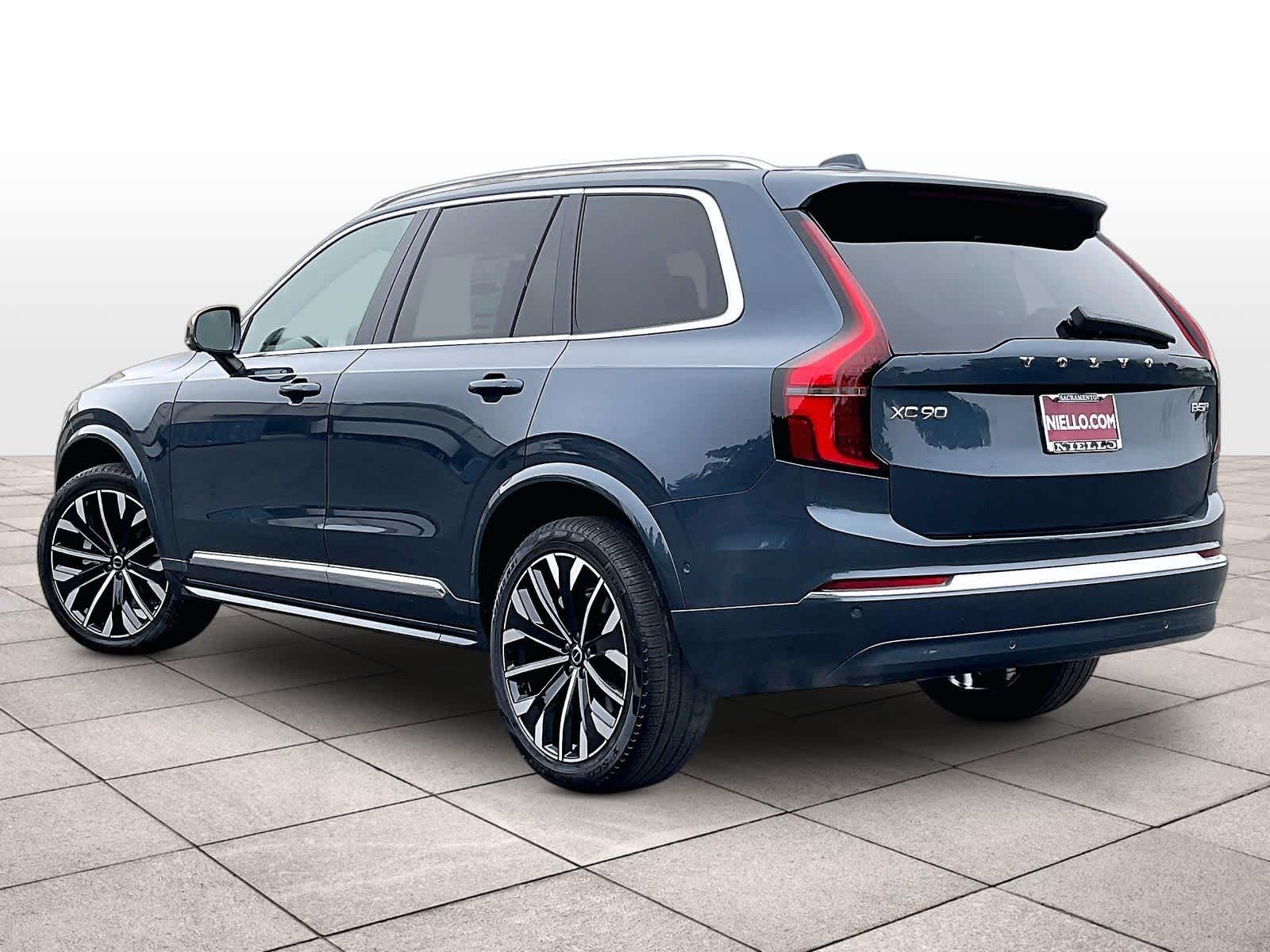 2026 Volvo XC90 B5 Plus 7-Seater photo 2