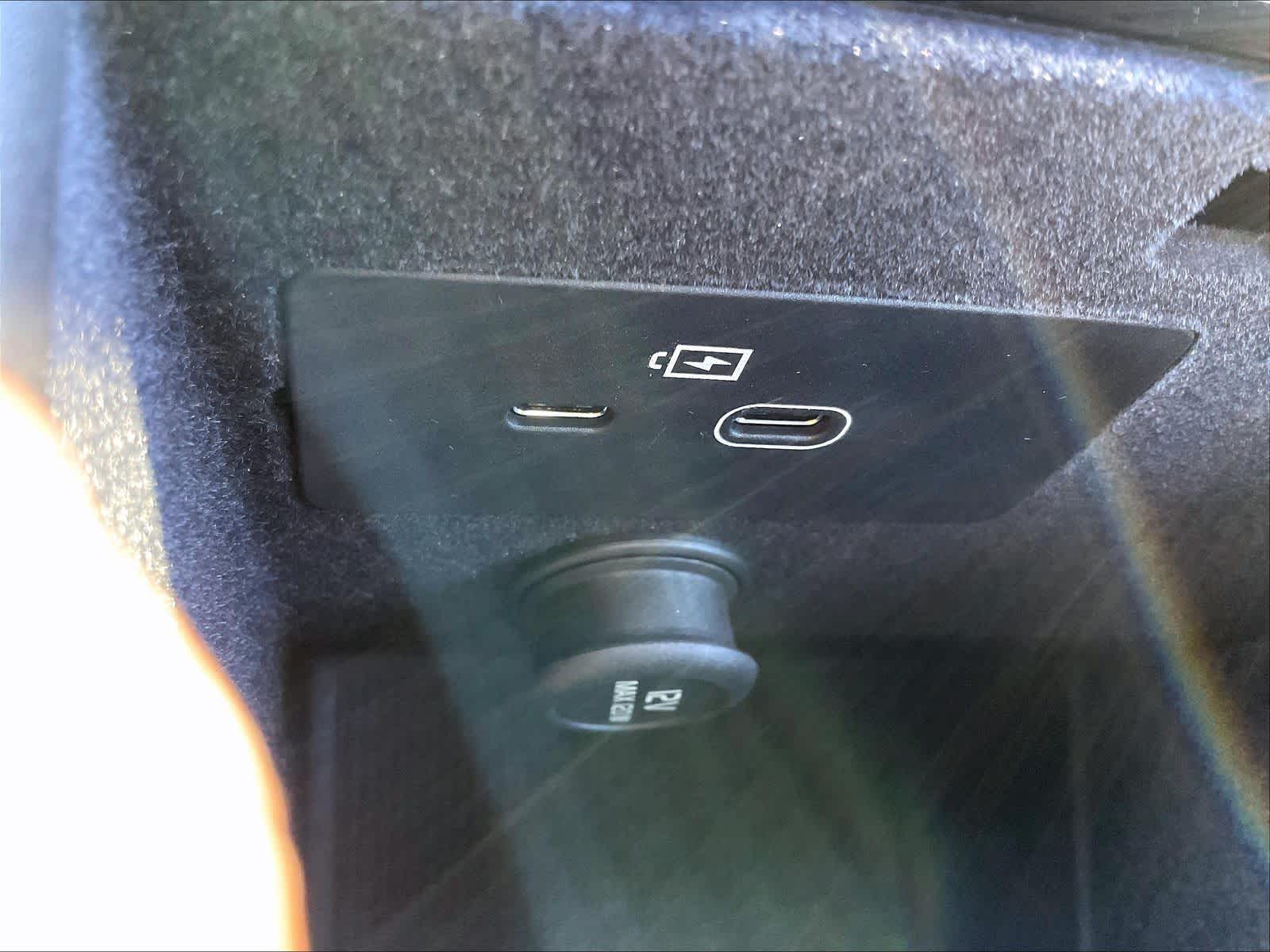 2025 Volvo XC90 Core - Photo 35