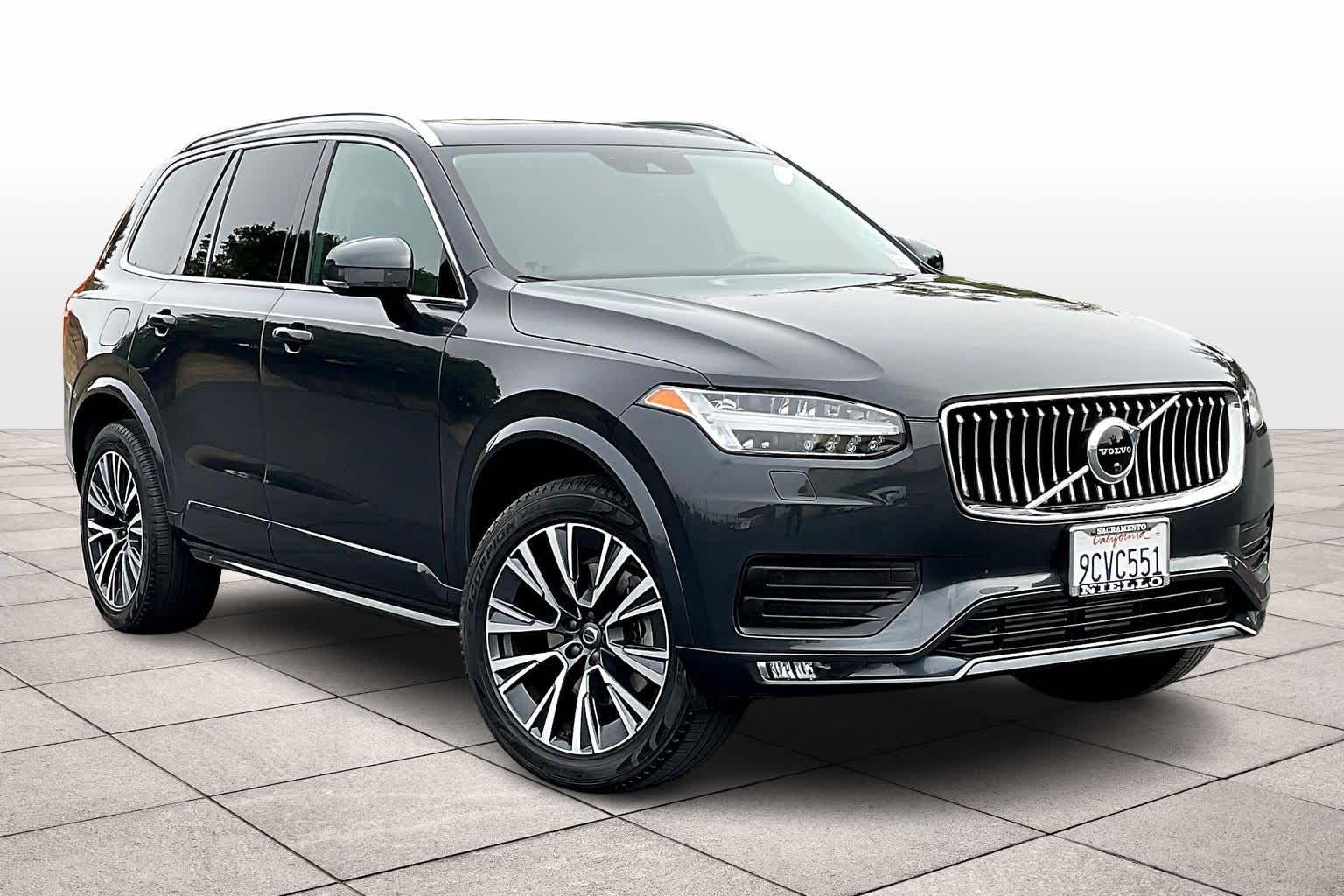 2022 Volvo XC90 Momentum T5 AWD photo 2