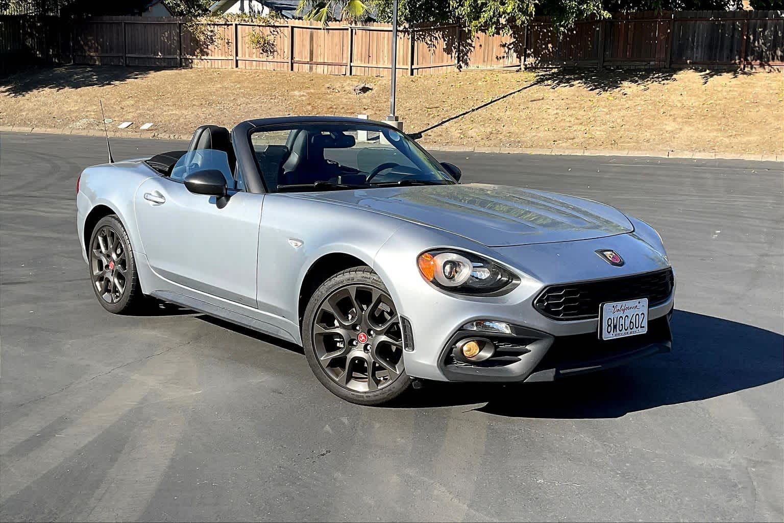 2020 Fiat 124 Spider Abarth photo 2