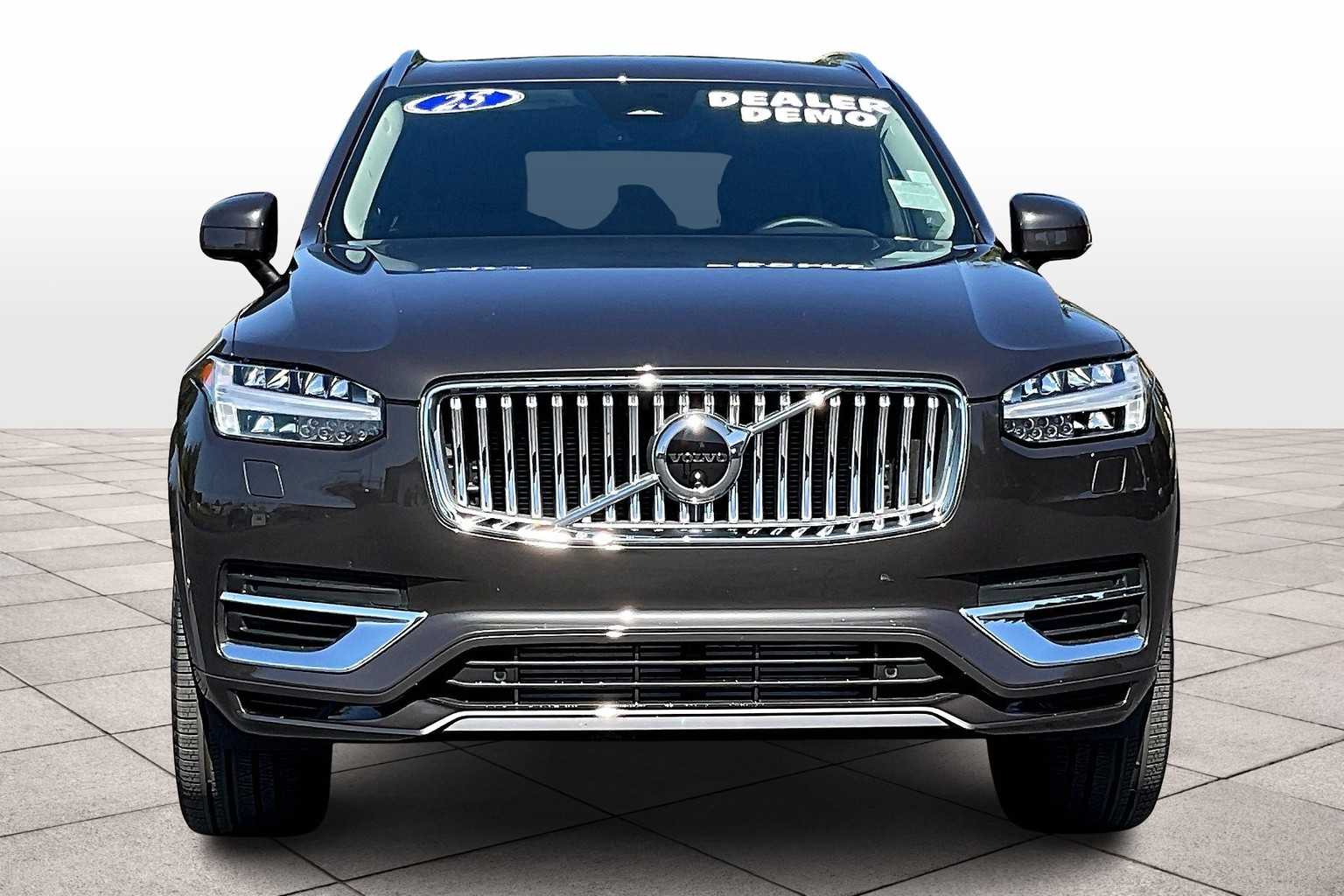 2025 Volvo XC90 T8 Plus photo 3