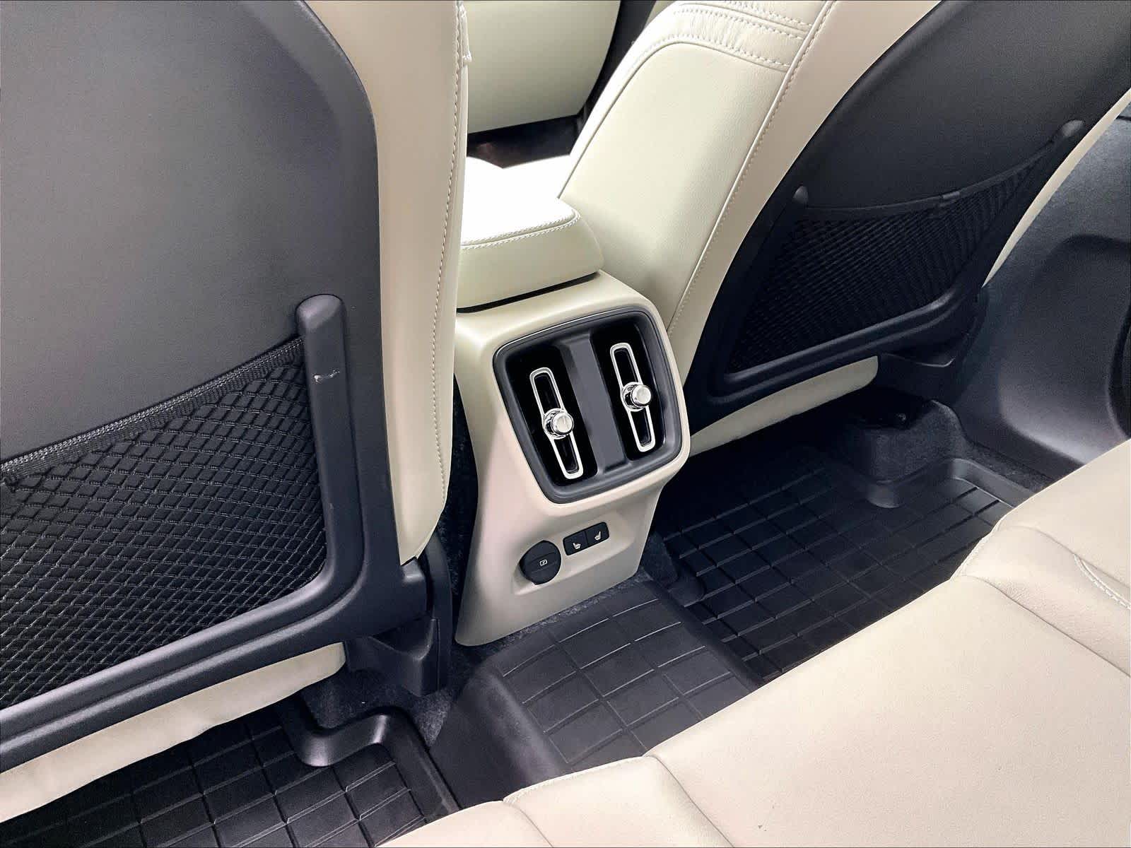 2026 Volvo XC40 Plus - Photo 36