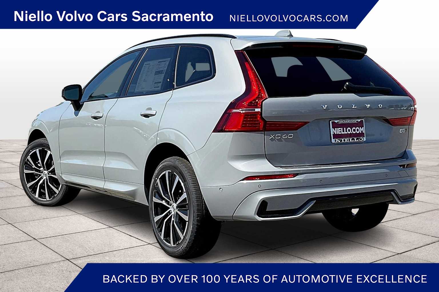 2025 Volvo XC60 B5 Plus photo 3
