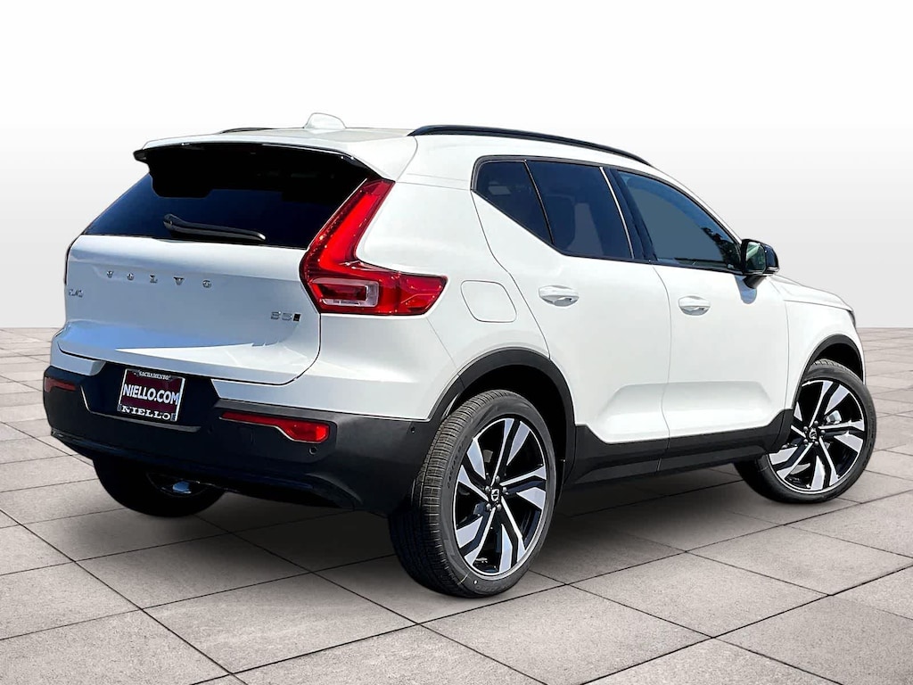 New 2026 Volvo XC40 B5 Ultra SUV