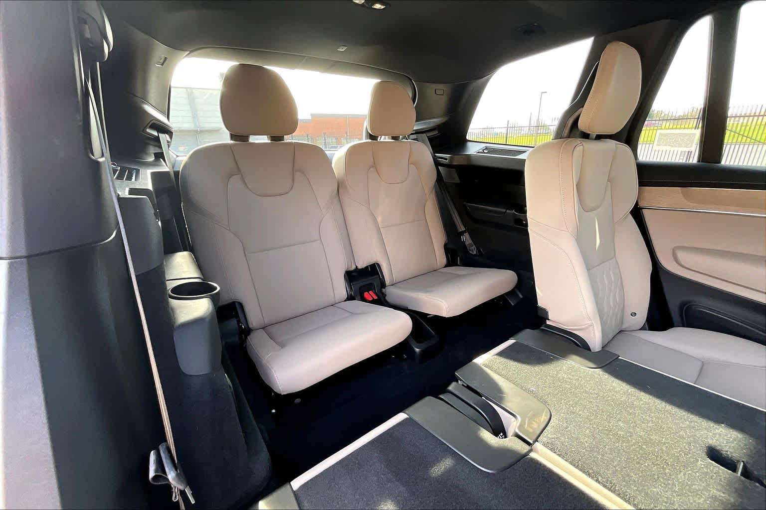 2025 Volvo XC90 Core - Photo 29