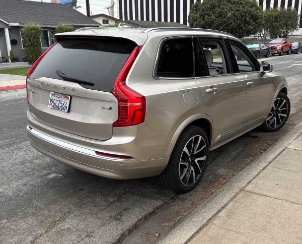 2023 Volvo XC90 Plus photo 2