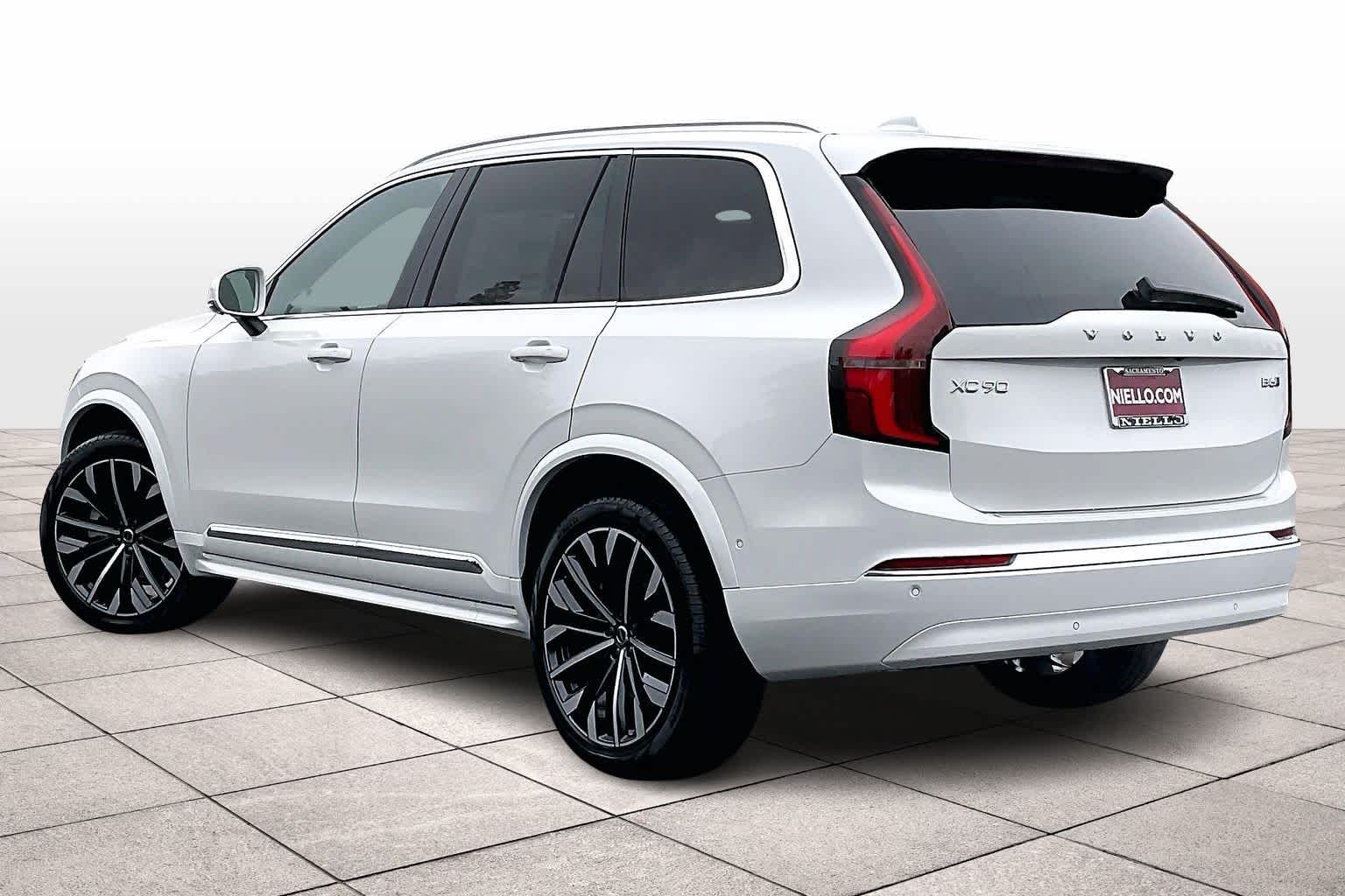 2026 Volvo XC90 B6 Plus 7-Seater photo 2