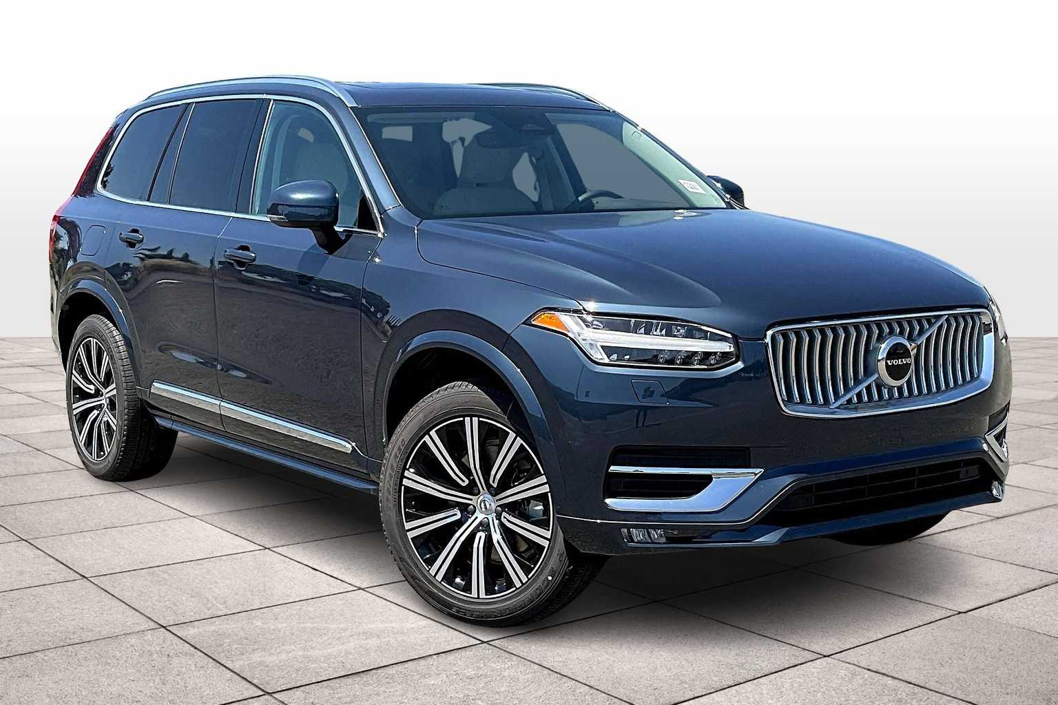 2025 Volvo XC90 Core photo 2