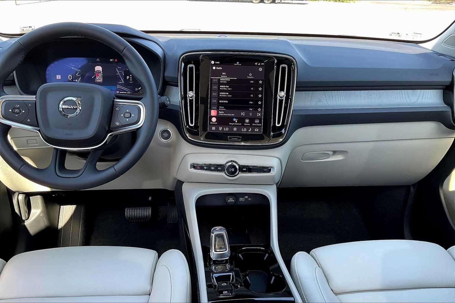 2026 Volvo XC40 Plus - Photo 9
