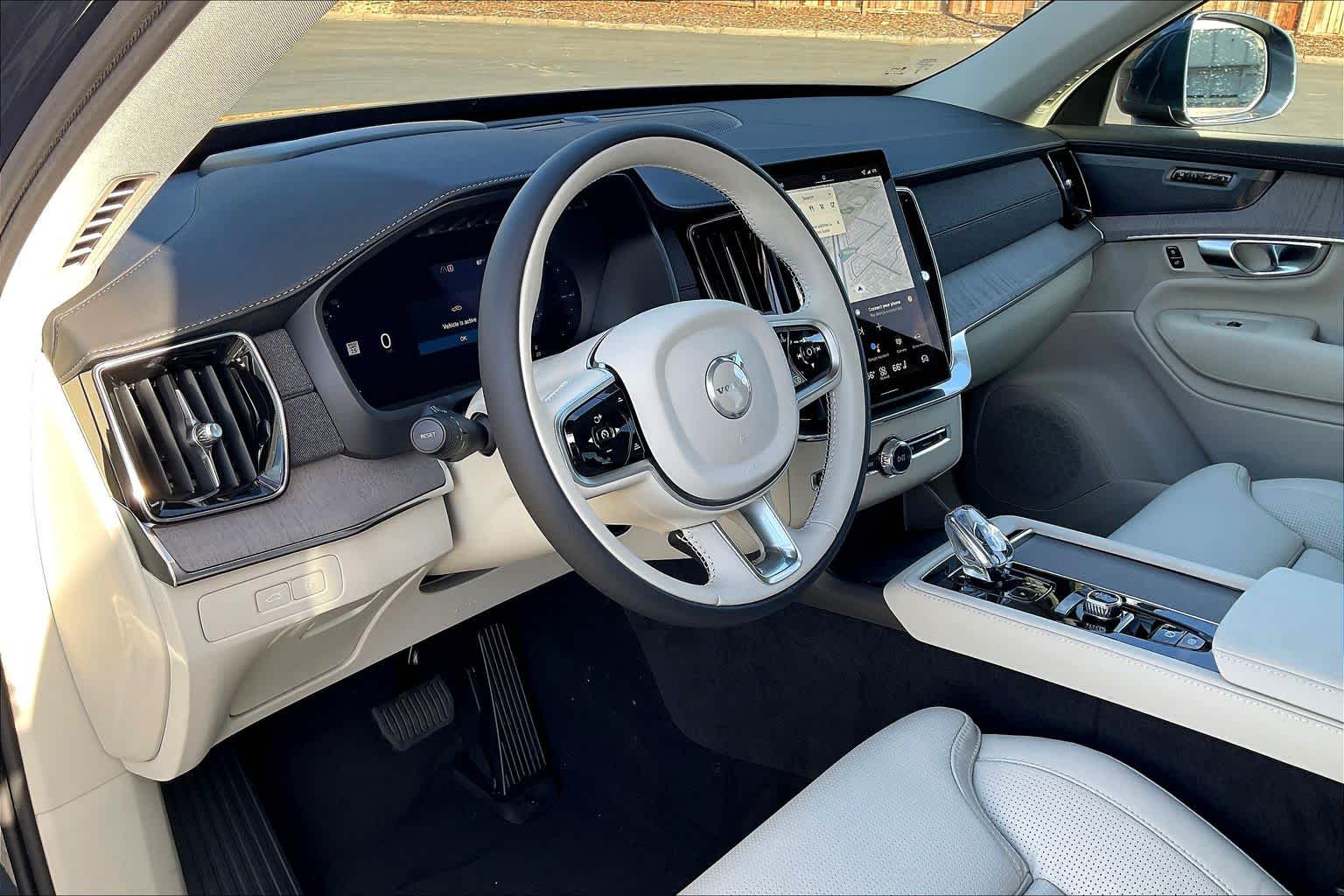 2026 Volvo XC90 plug-in hybrid T8 Ultra 7-Seater photo 3