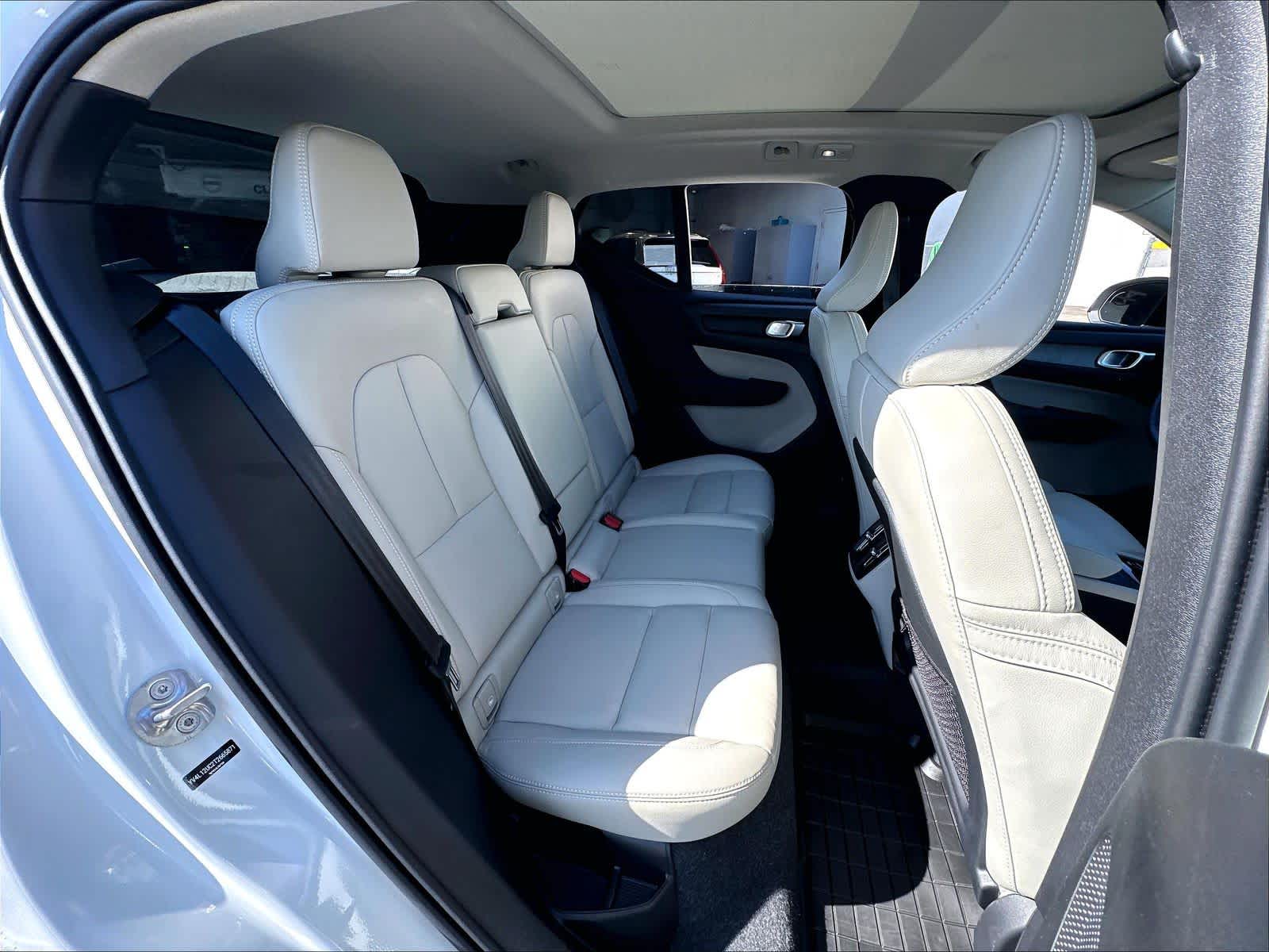 2026 Volvo XC40 Plus - Photo 29