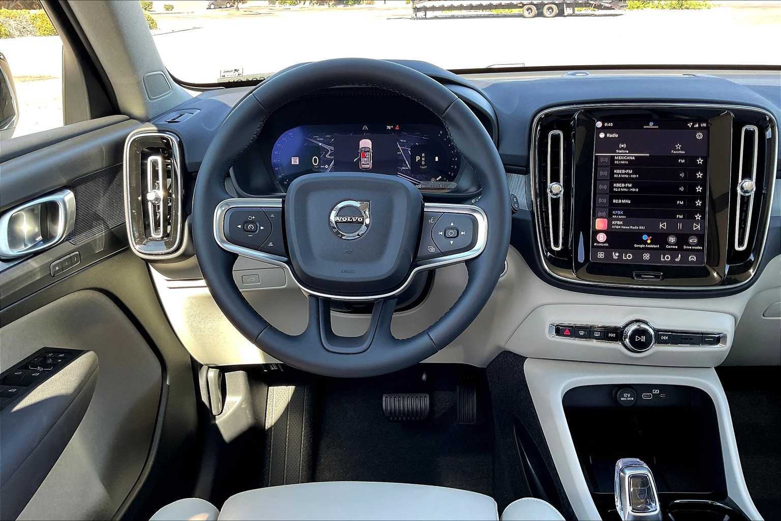 2026 Volvo XC40 Plus - Photo 15