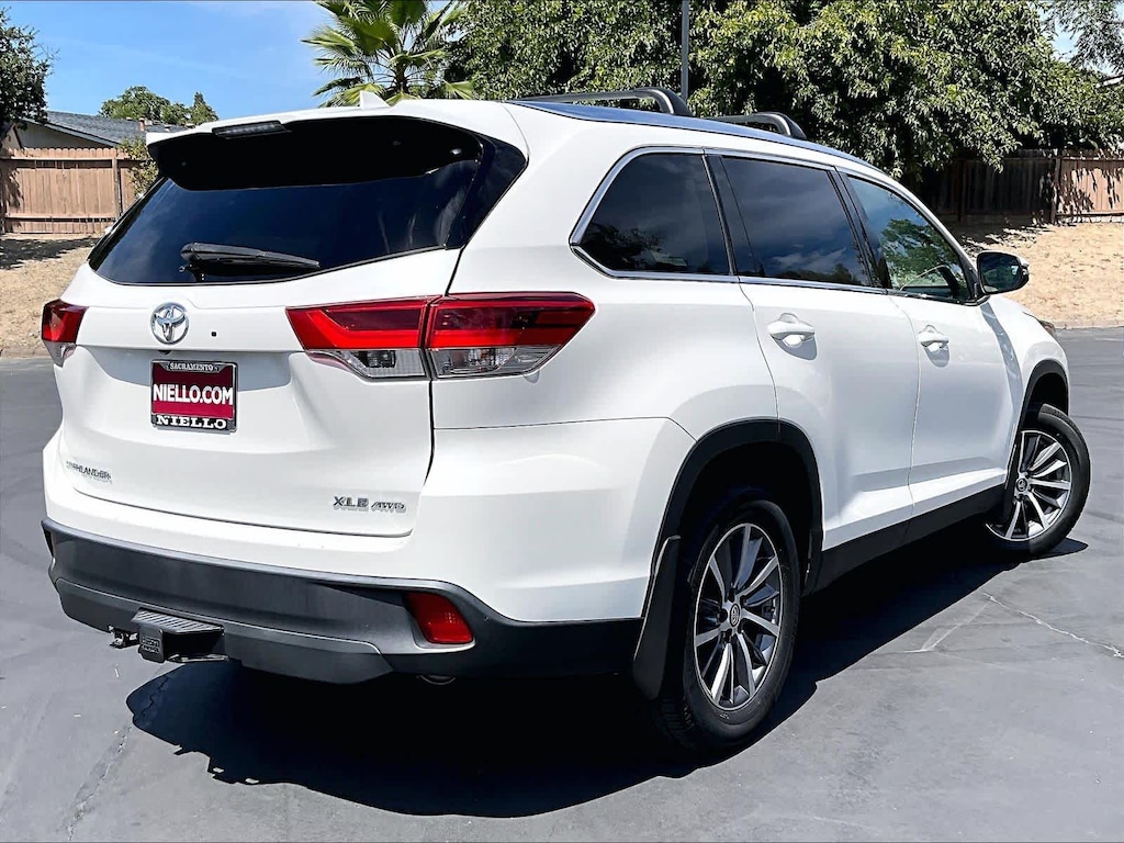 Used 2019 Toyota Highlander XLE V6 AWD (Natl)