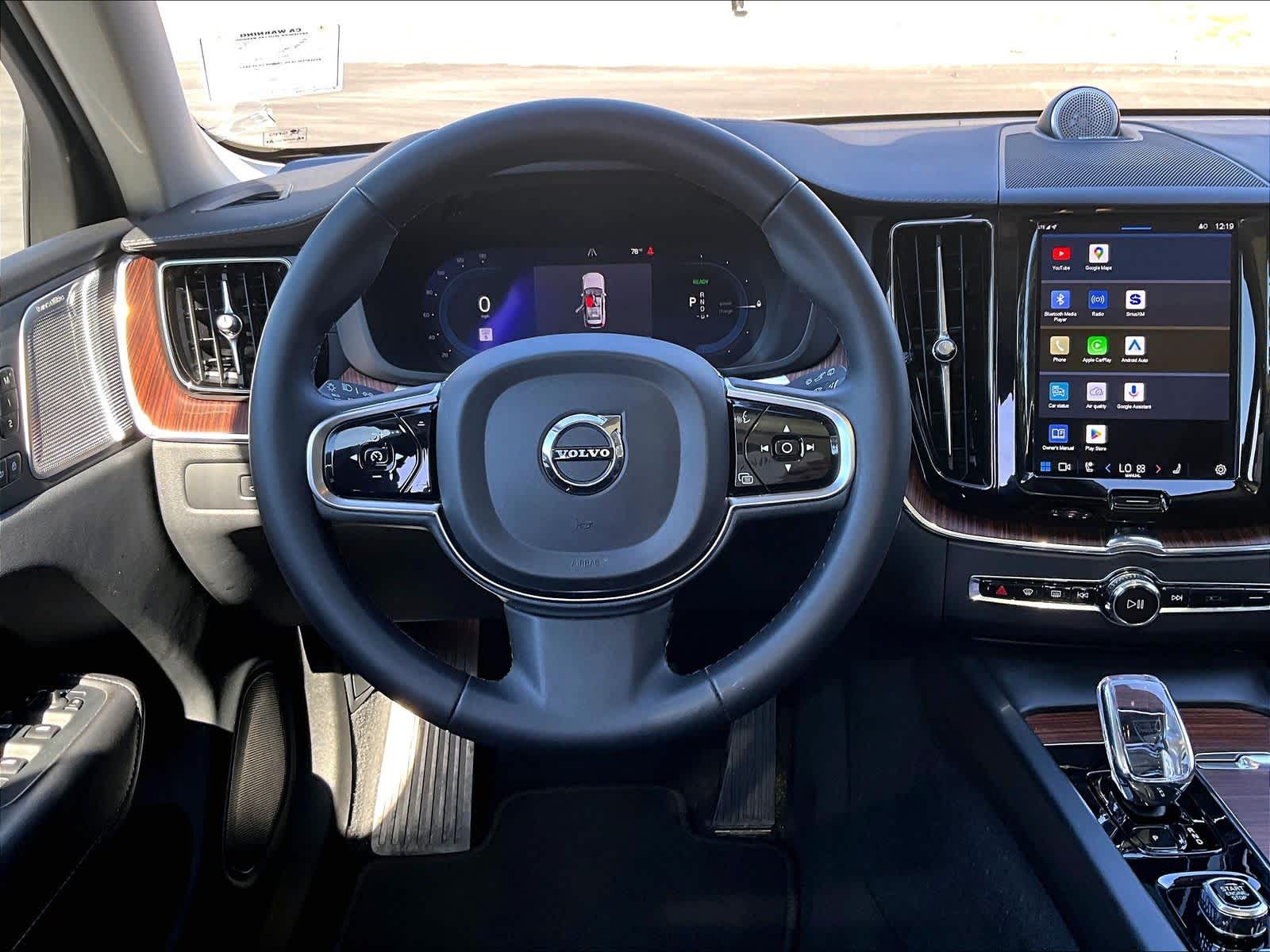 2023 Volvo XC60 Recharge Plug-In Hybrid Ultimate Bright Theme photo 5