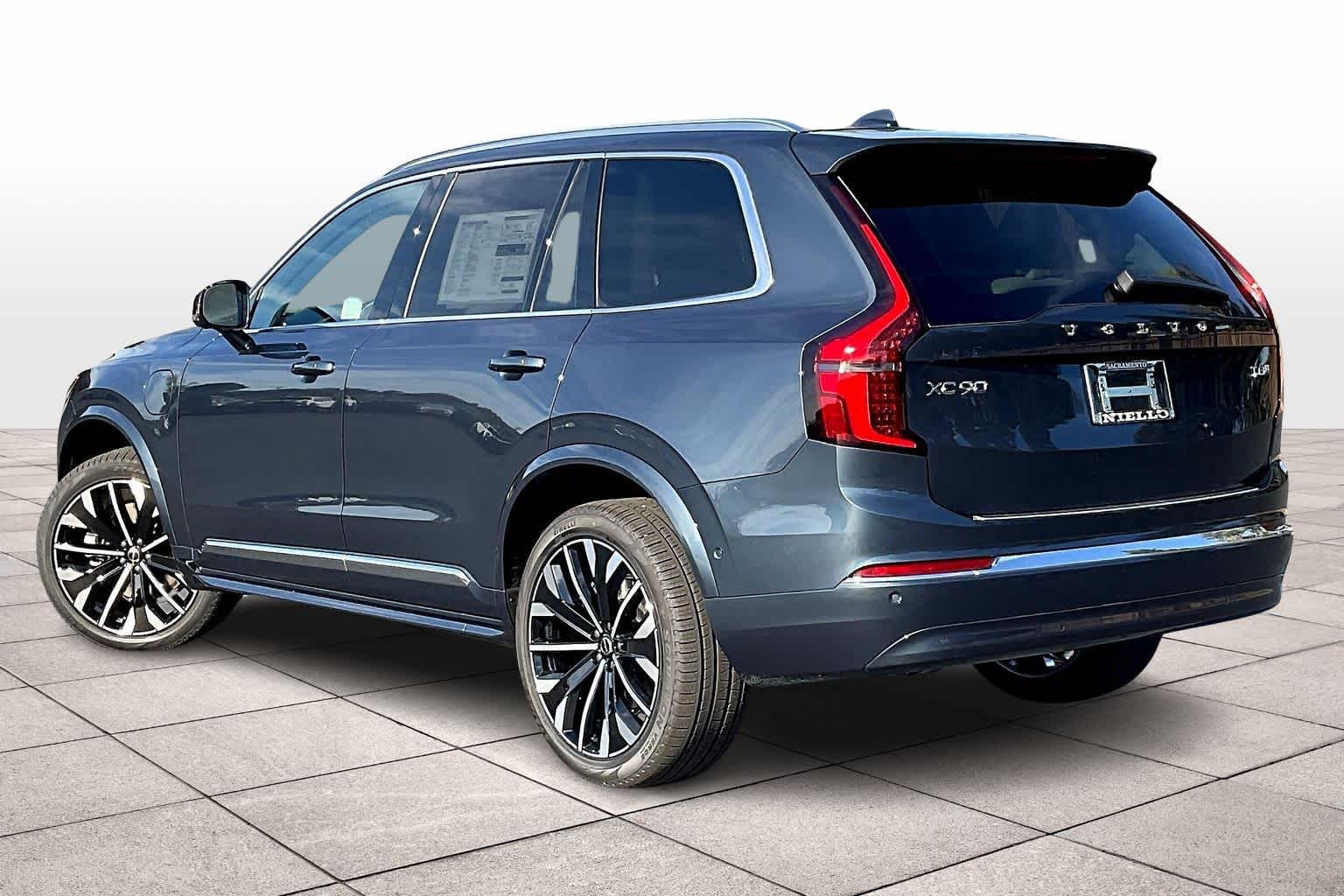 2026 Volvo XC90 plug-in hybrid T8 Ultra 7-Seater photo 2