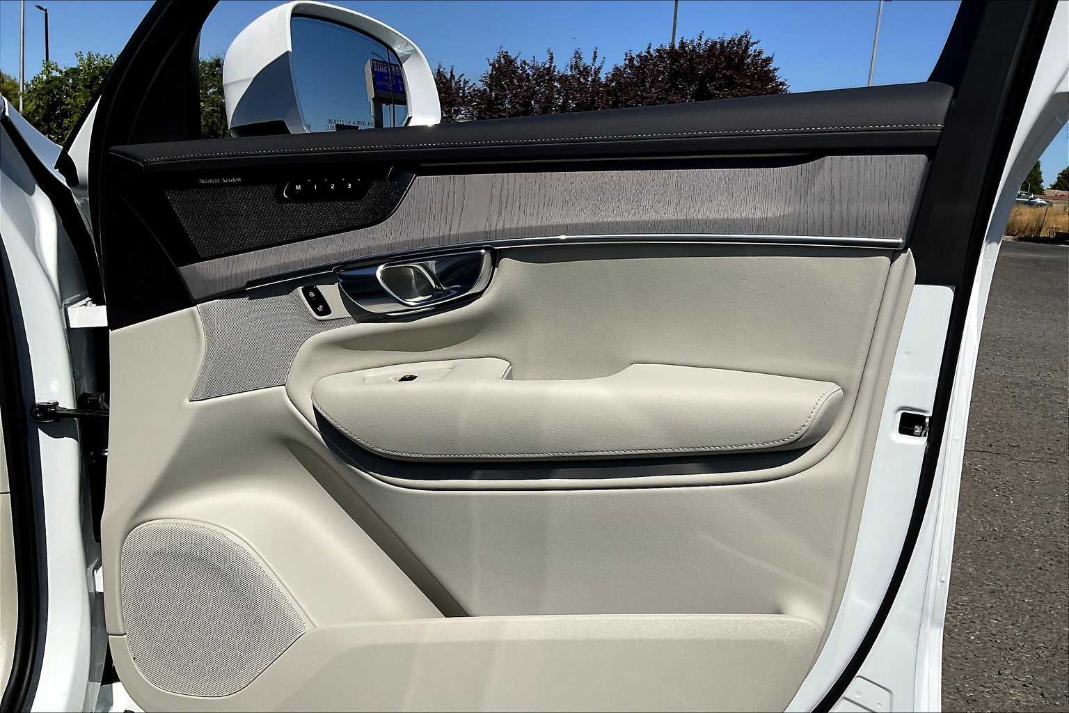 2026 Volvo XC90 Ultra - Photo 31