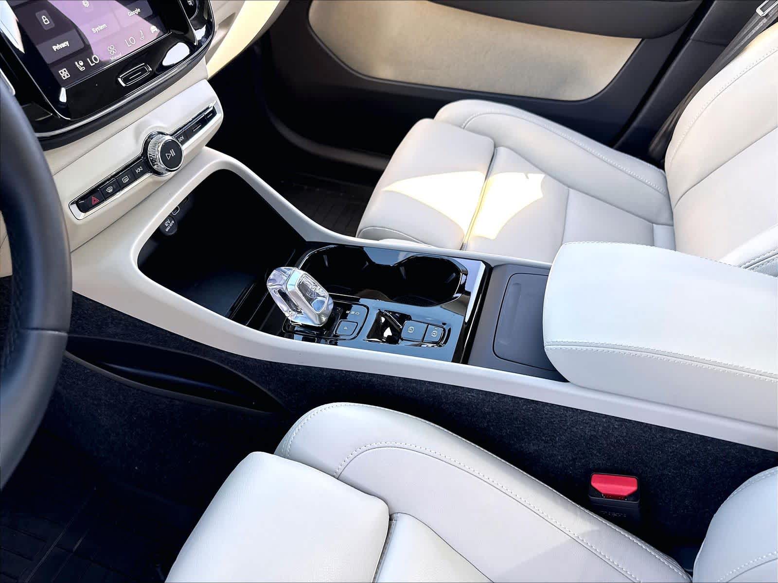 2026 Volvo XC40 Plus - Photo 19