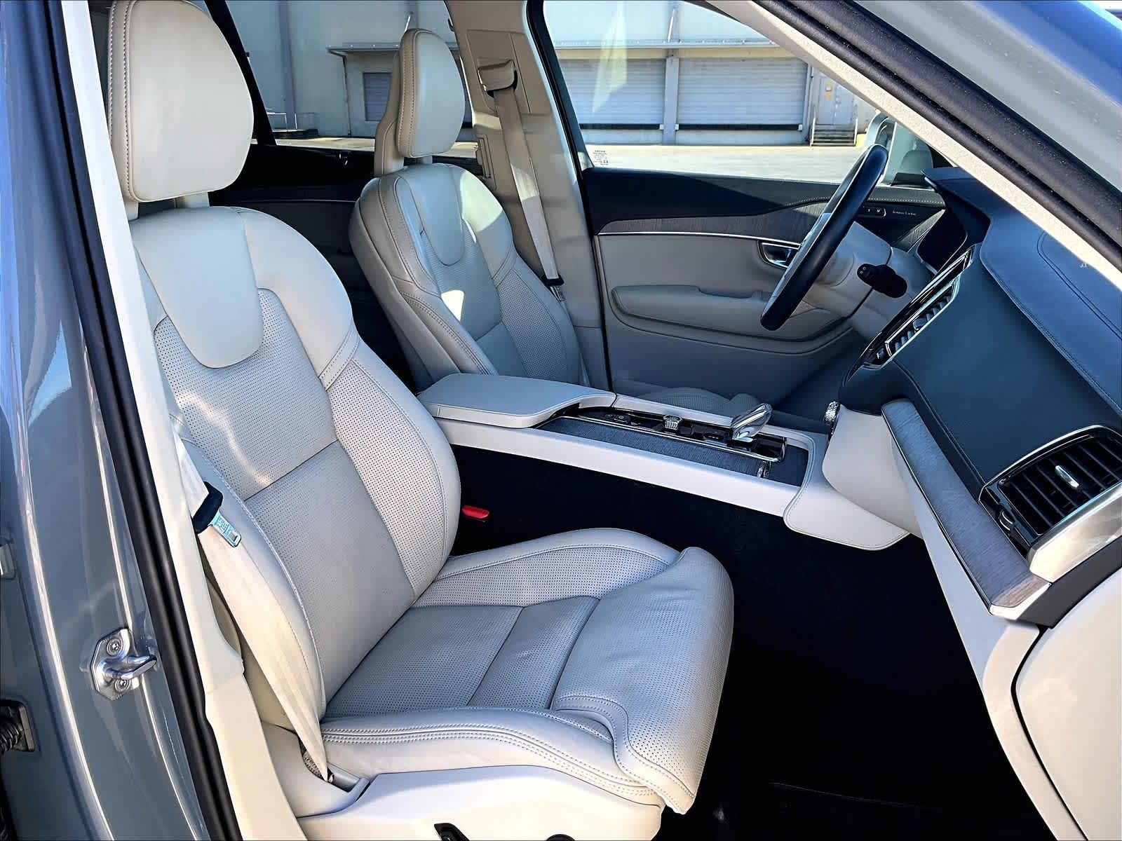 2022 Volvo XC90 Recharge Plug-In Hybrid Inscription photo 3