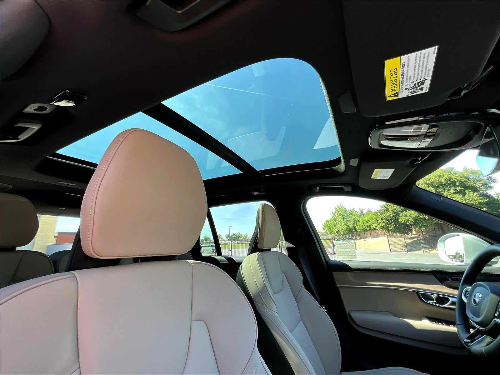 2026 Volvo XC90 Plus - Photo 24