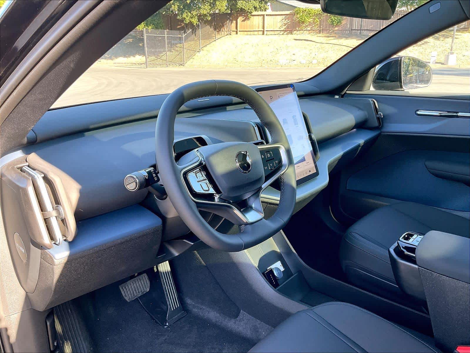 2026 Volvo EX30 Cross Country Ultra photo 3