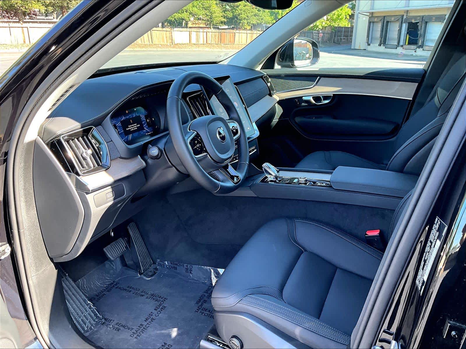2025 Volvo XC90 Core - Photo 14
