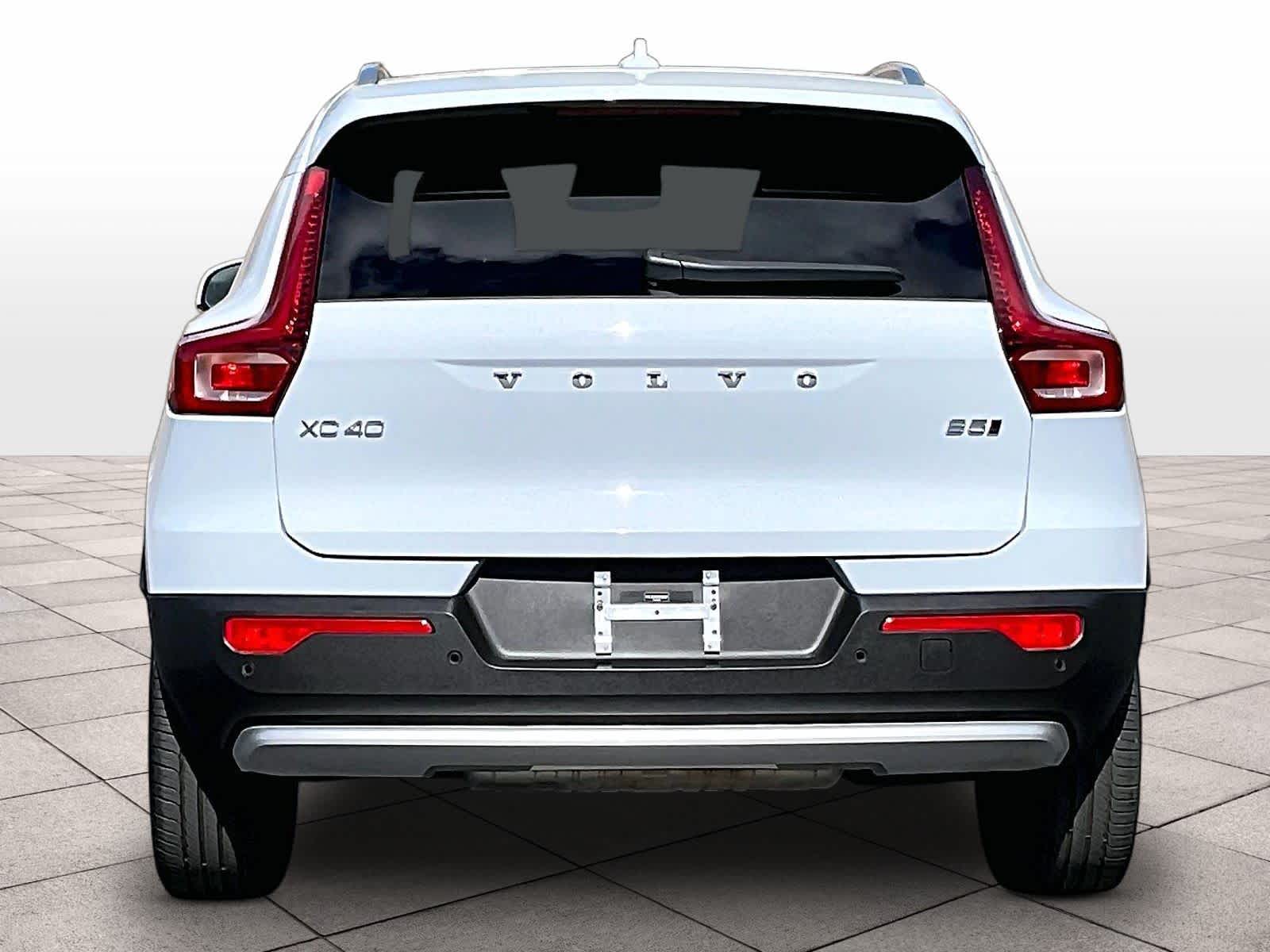 2025 Volvo XC40 Plus Bright Theme photo 4