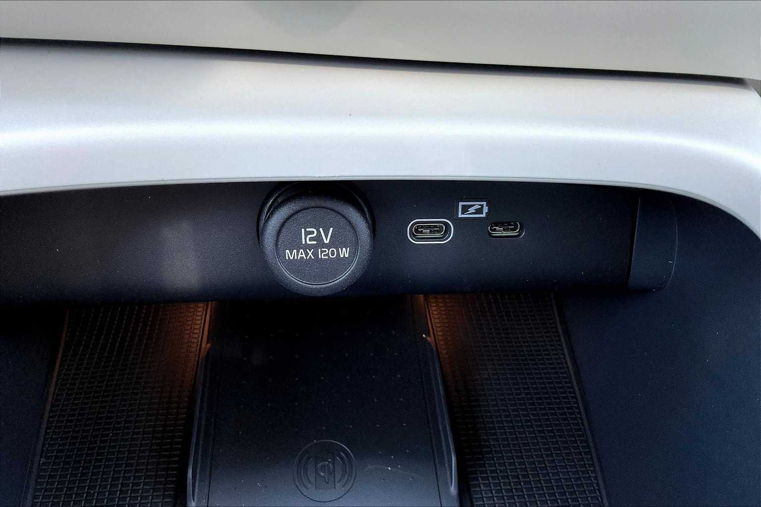 2026 Volvo XC40 Plus - Photo 23