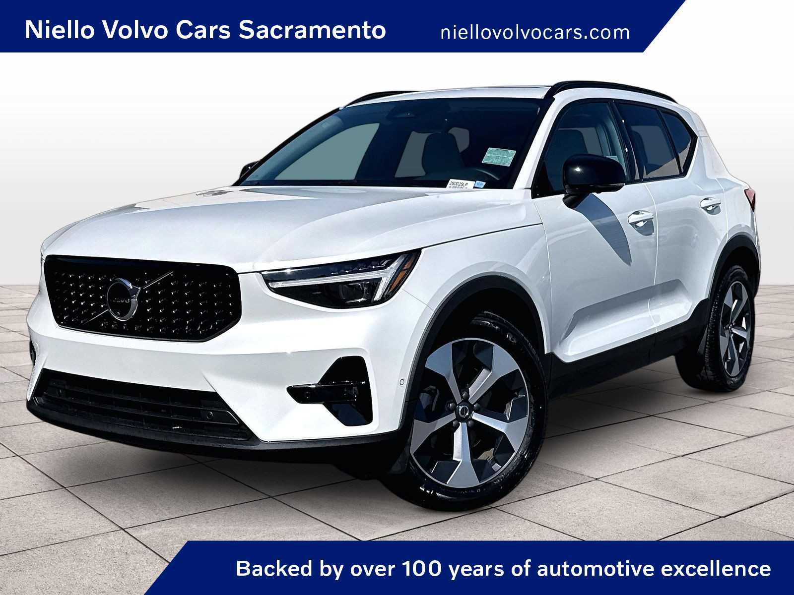 2026 Volvo XC40 B5 Plus Dark AWD's photo