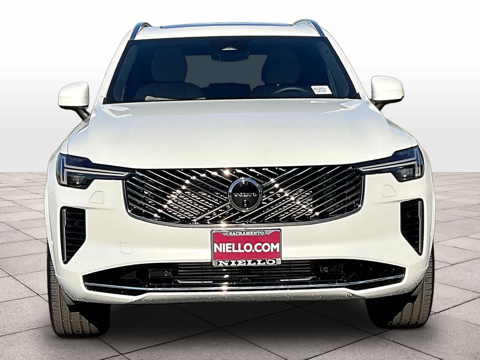 2026 Volvo XC90 plug-in hybrid T8 Plus 7-Seater photo 4
