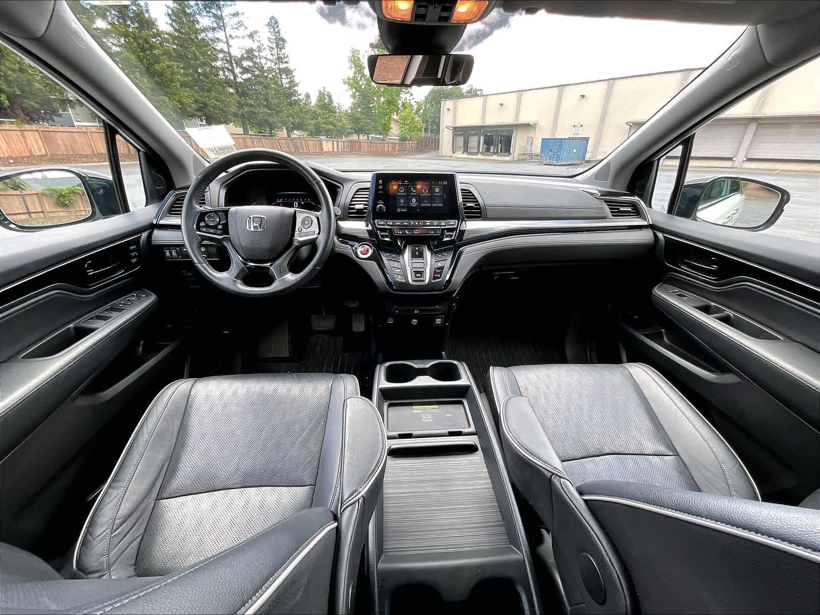 2023 Honda Odyssey Elite photo 3