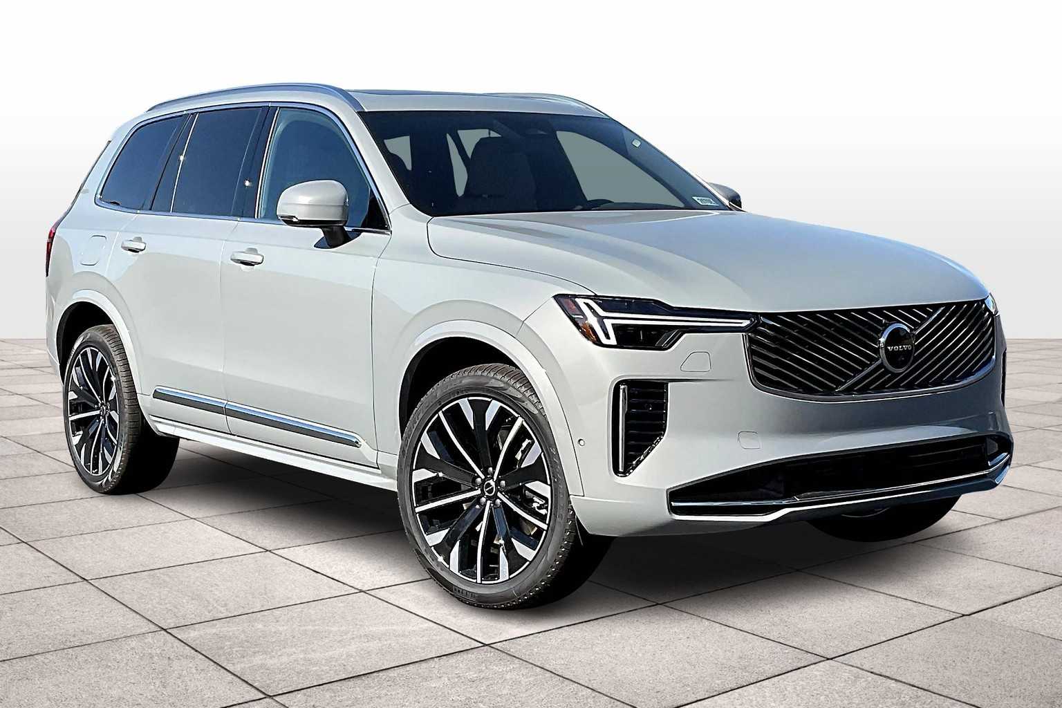 2026 Volvo XC90 T8 Plus photo 2