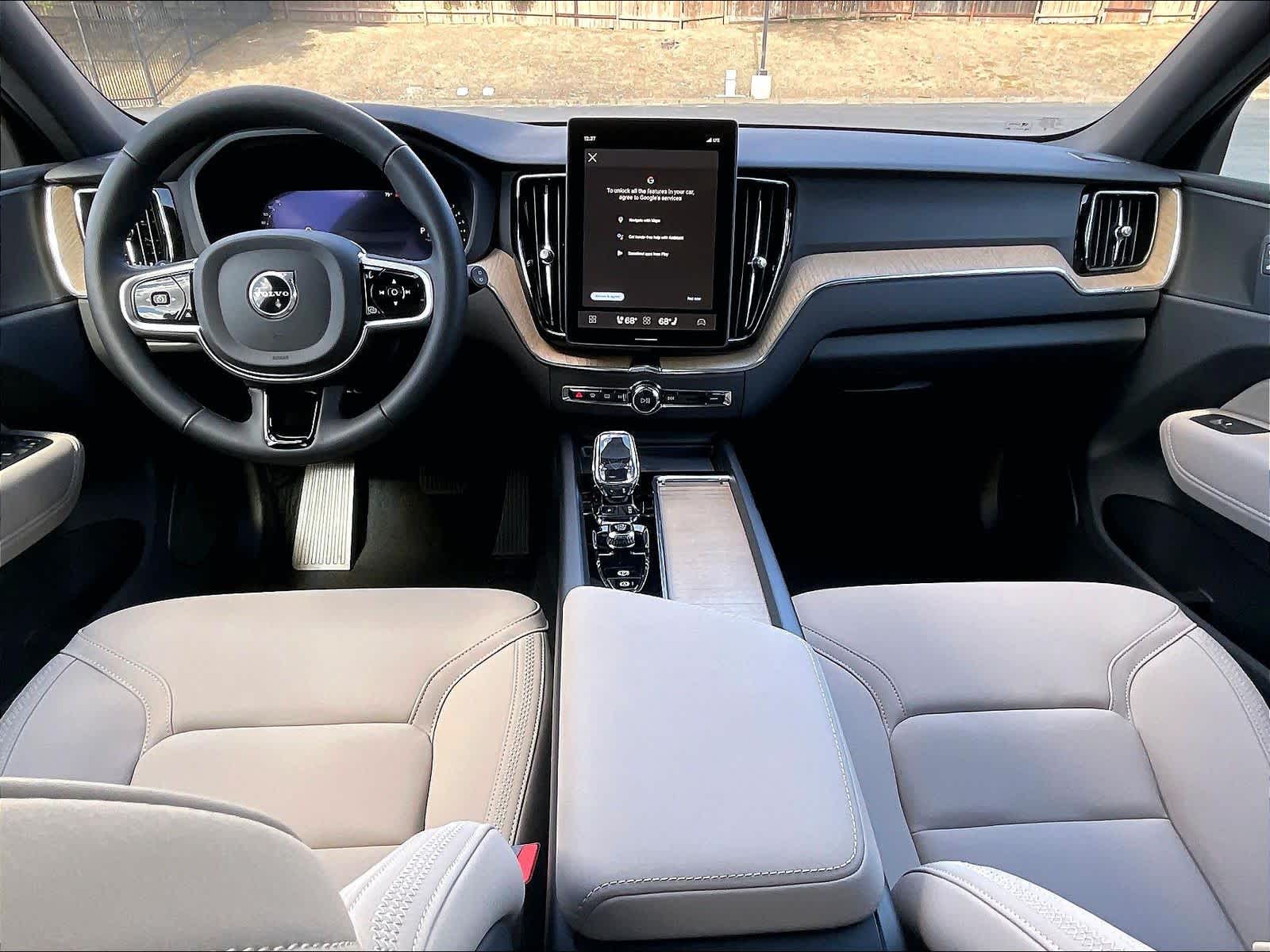 2026 Volvo XC60 B5 Plus photo 6