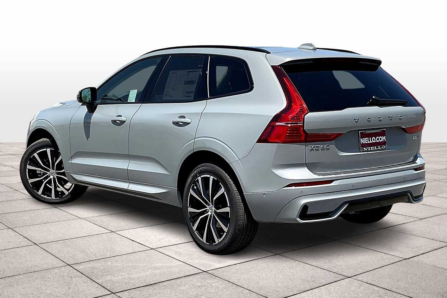 2025 Volvo XC60 B5 Plus photo 3