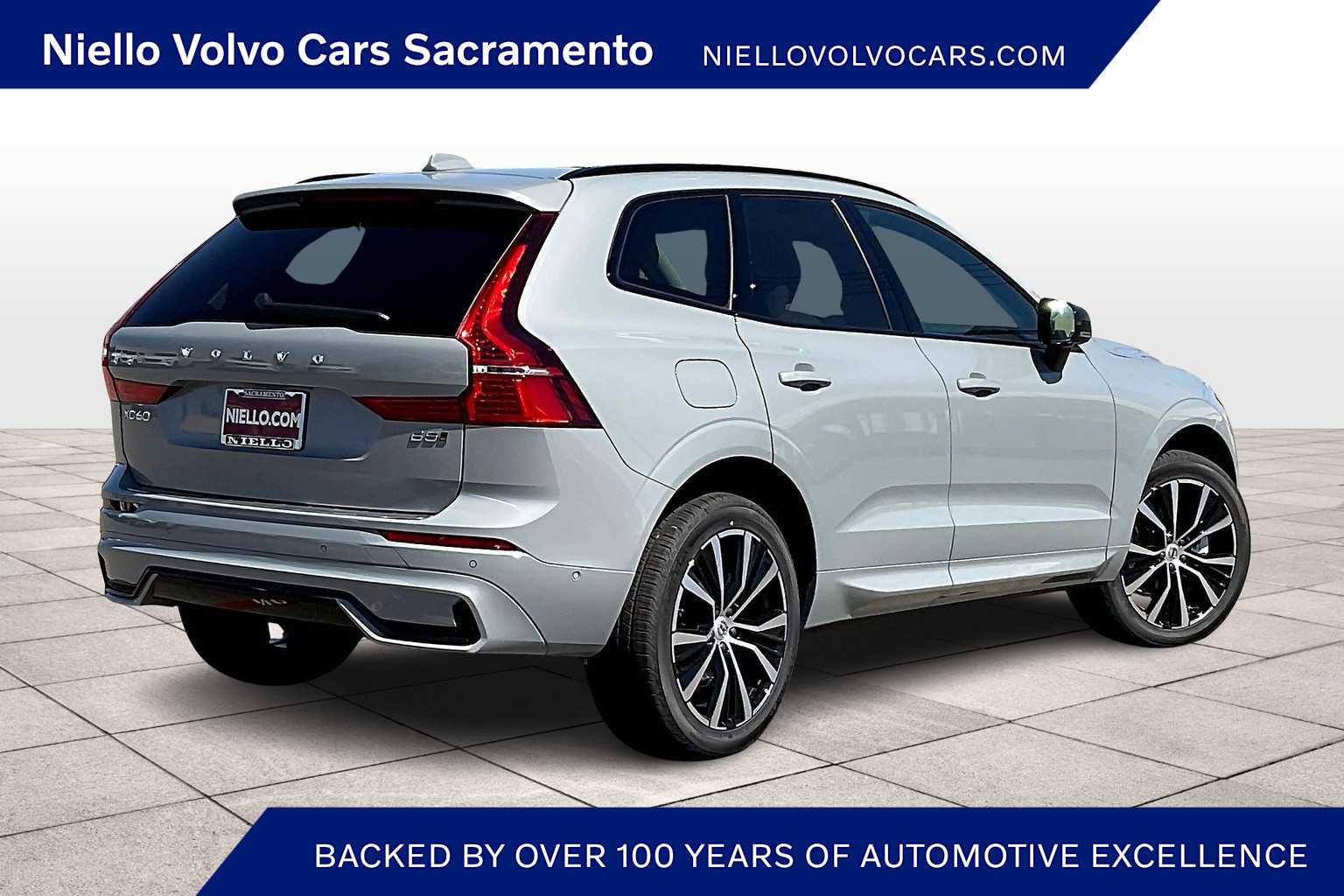 2025 Volvo XC60 B5 Plus photo 4