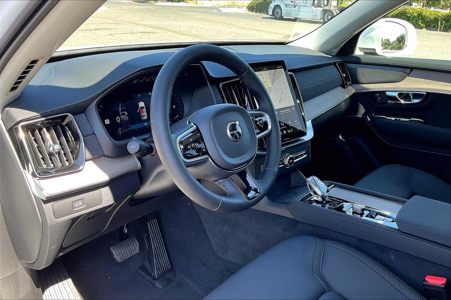 2026 Volvo XC90 B5 Plus 7-Seater photo 3