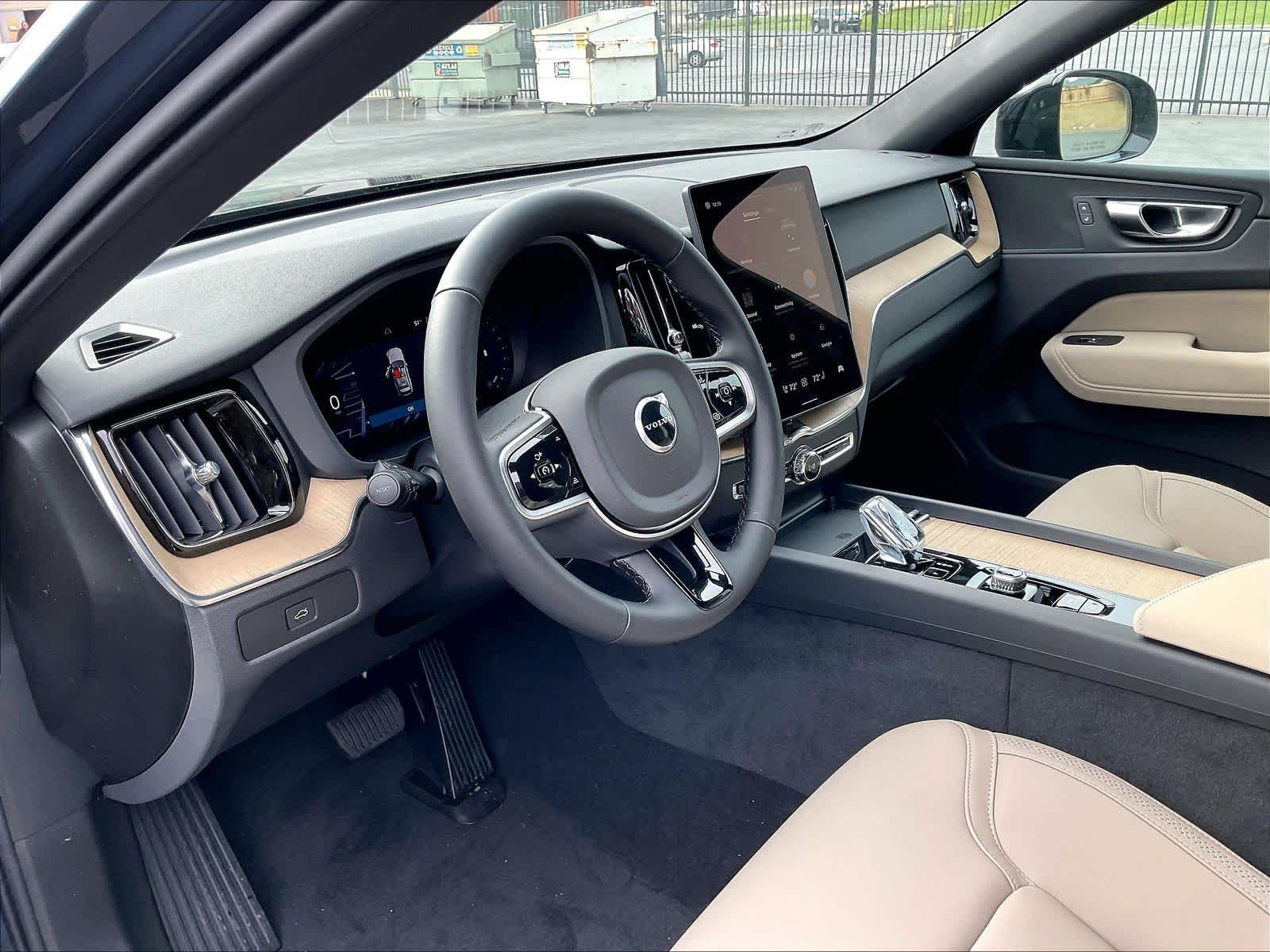 2026 Volvo XC60 B5 Core photo 3