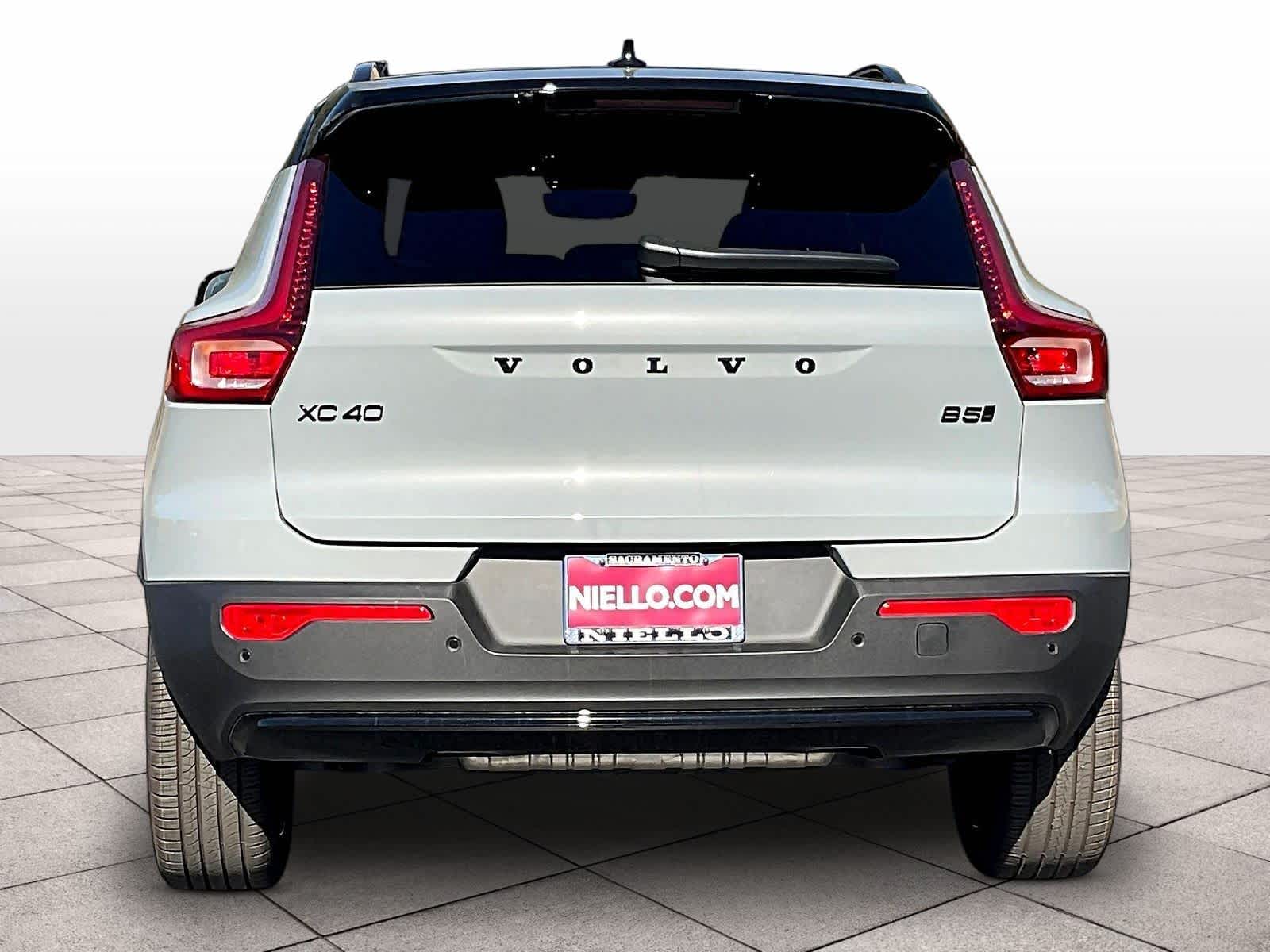 2026 Volvo XC40 B5 Ultra Black Edition photo 5