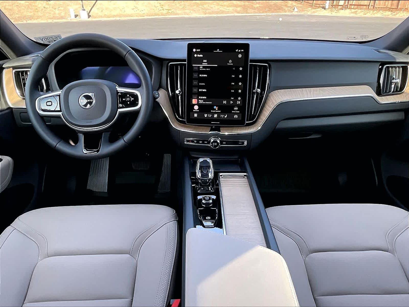 2026 Volvo XC60 B5 Plus photo 6