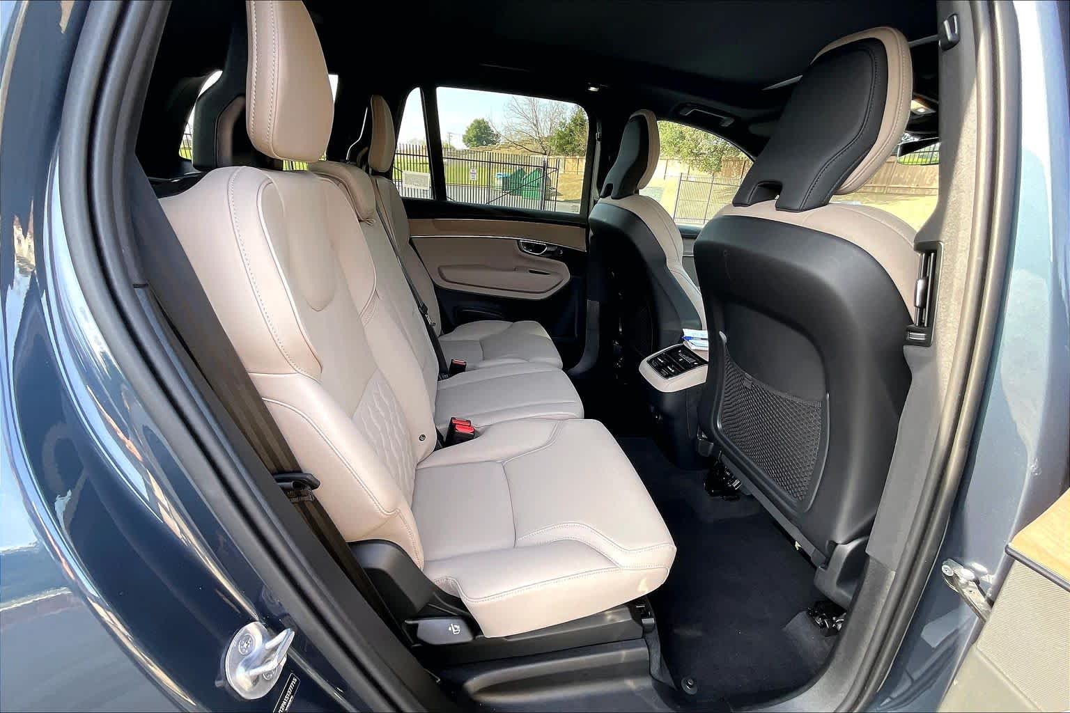 2025 Volvo XC90 Core - Photo 28