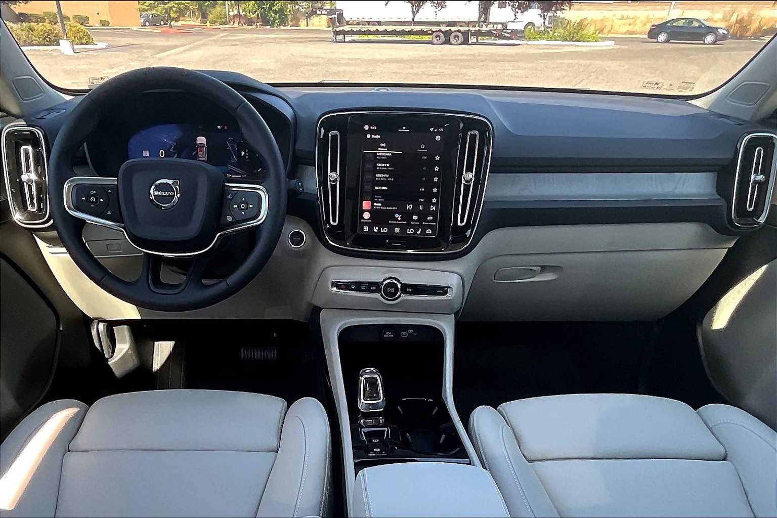 2026 Volvo XC40 B5 Plus photo 6