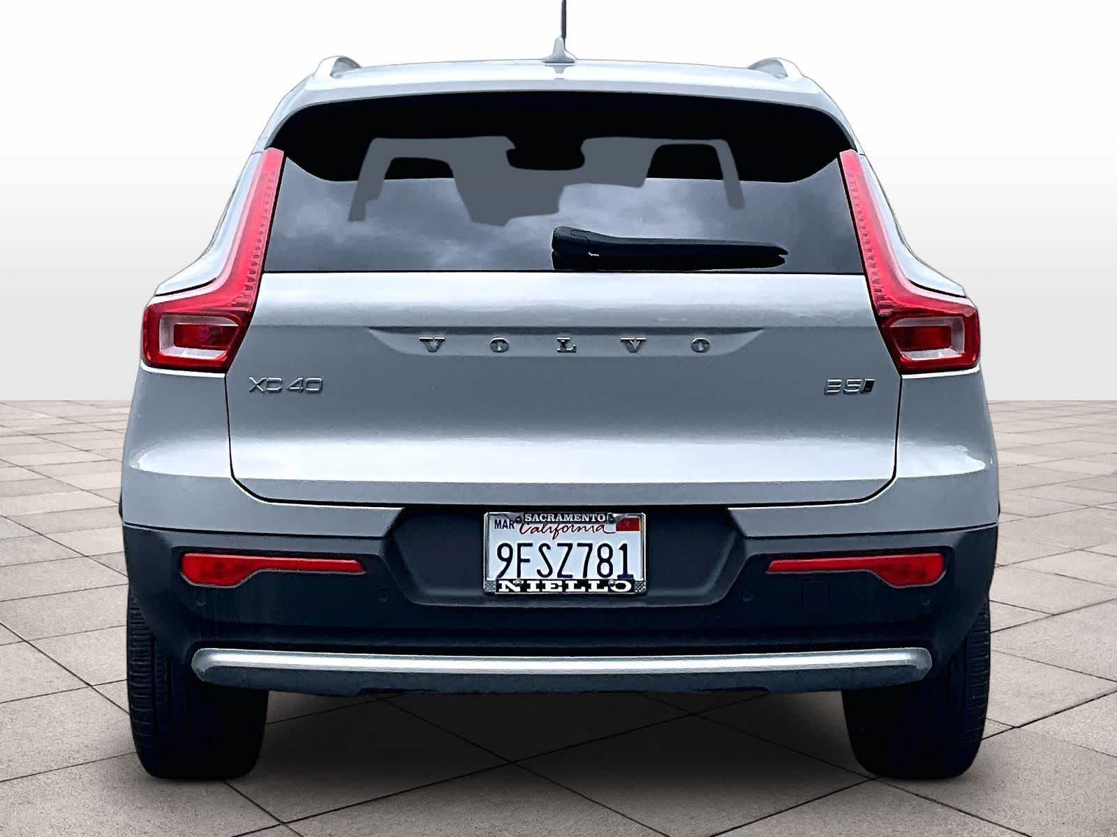 2023 Volvo XC40 Ultimate Bright Theme photo 4