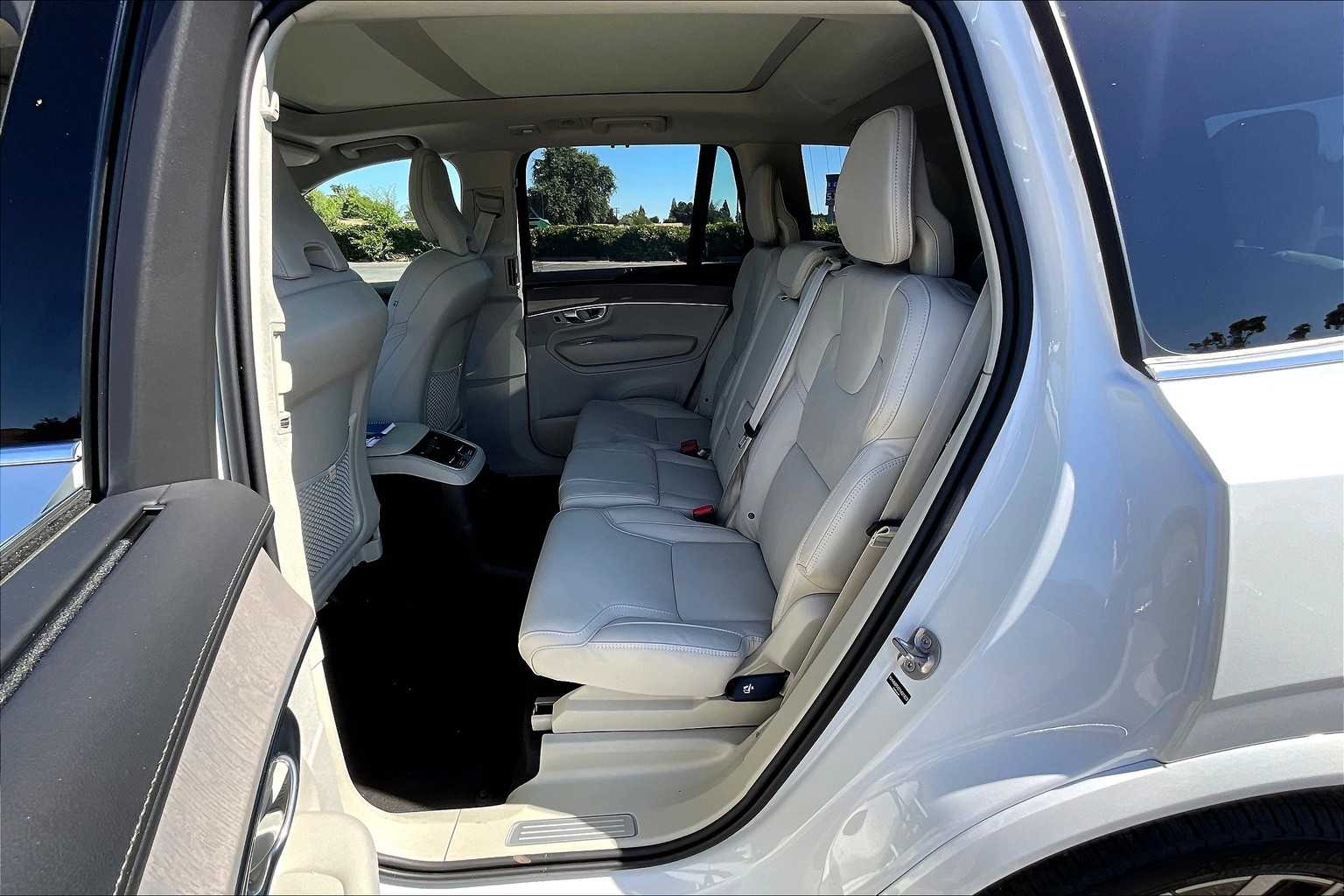 2026 Volvo XC90 Ultra - Photo 12