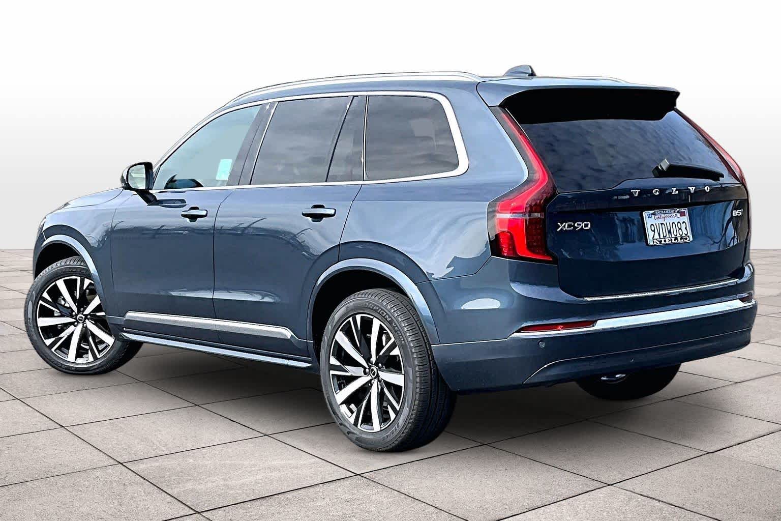 2025 Volvo XC90 Core - Photo 13