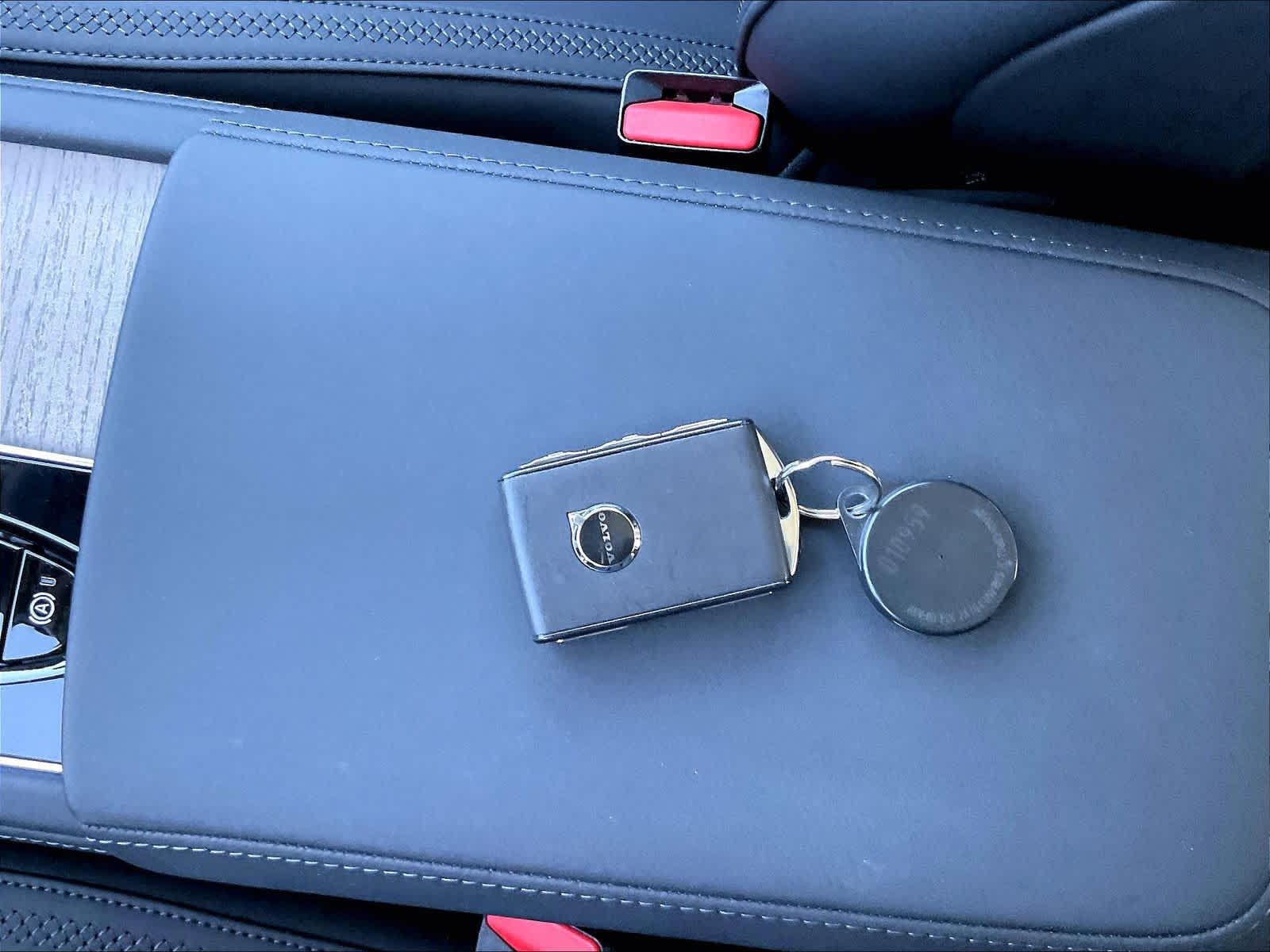 2025 Volvo XC90 Core - Photo 12